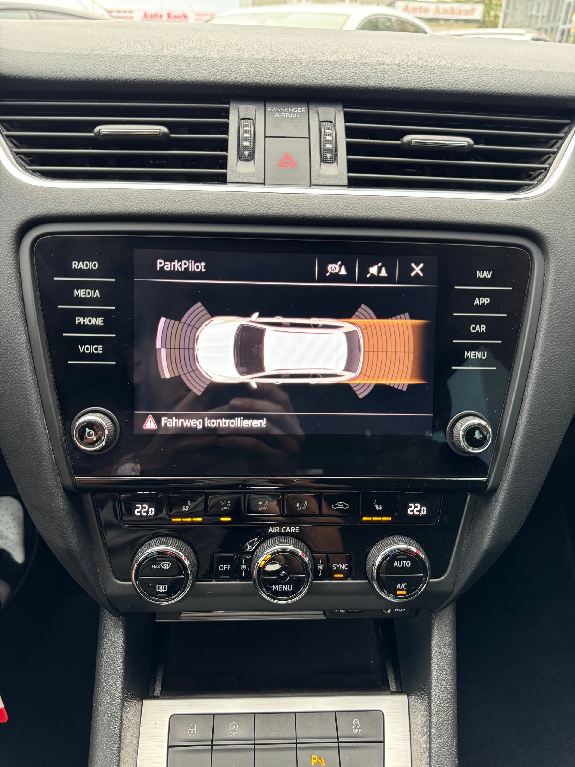 SKODA Octavia Combi 2.0 TDI Ambition 4x4-image-15