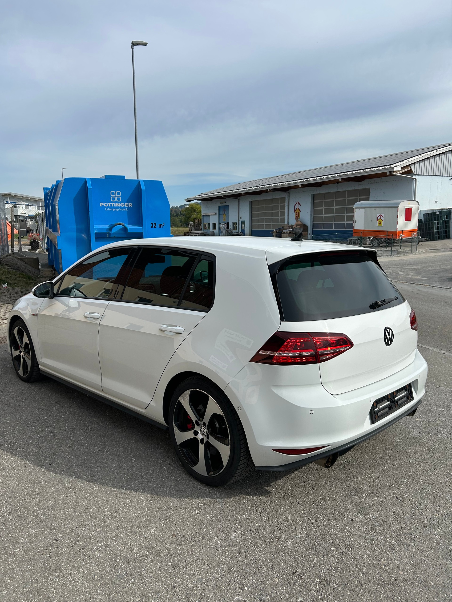 VW Golf 2.0 TSI GTI Performance DSG-image-2