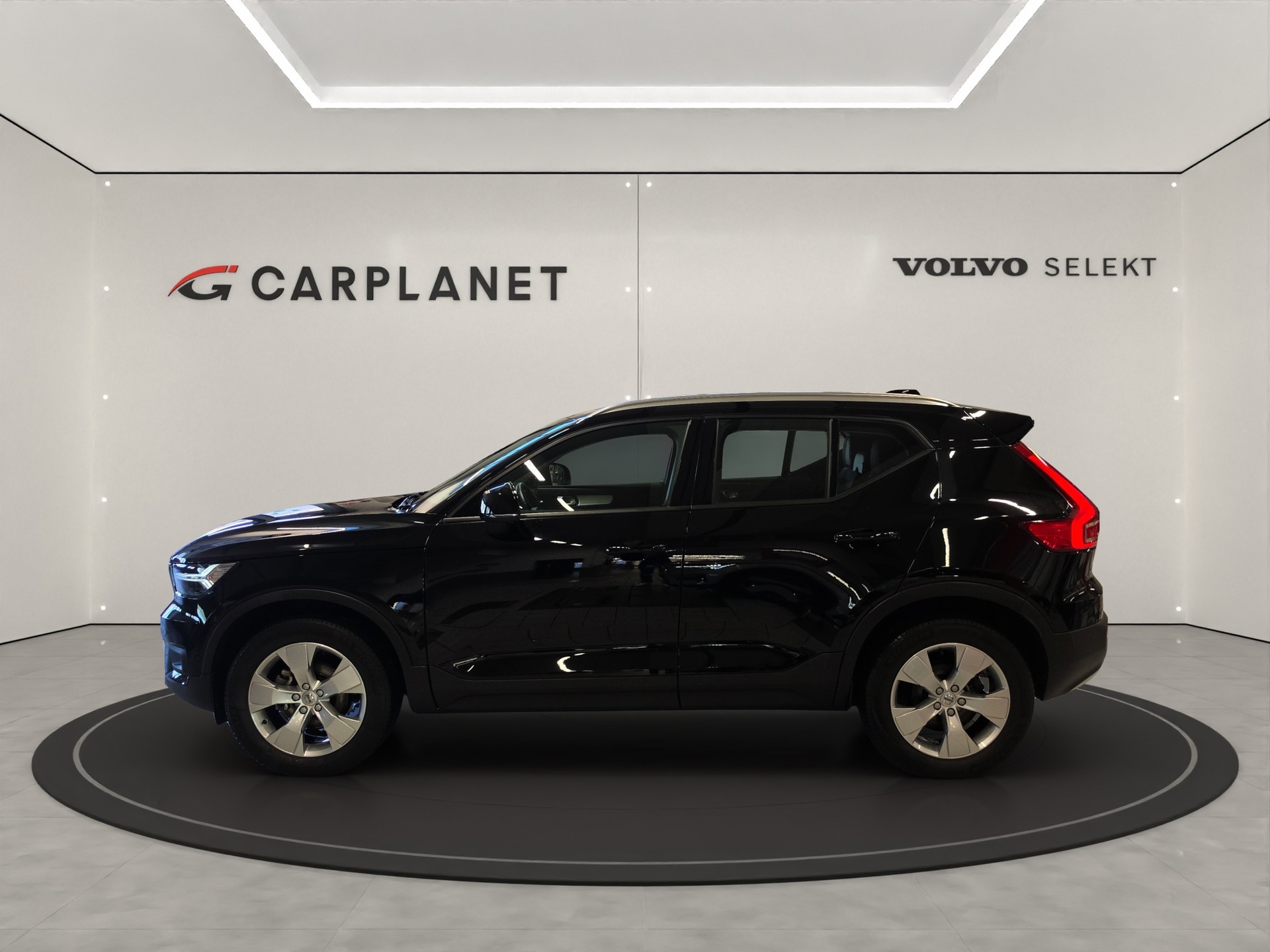 VOLVO XC40 1.5 T3 Momentum-showroom-element-1
