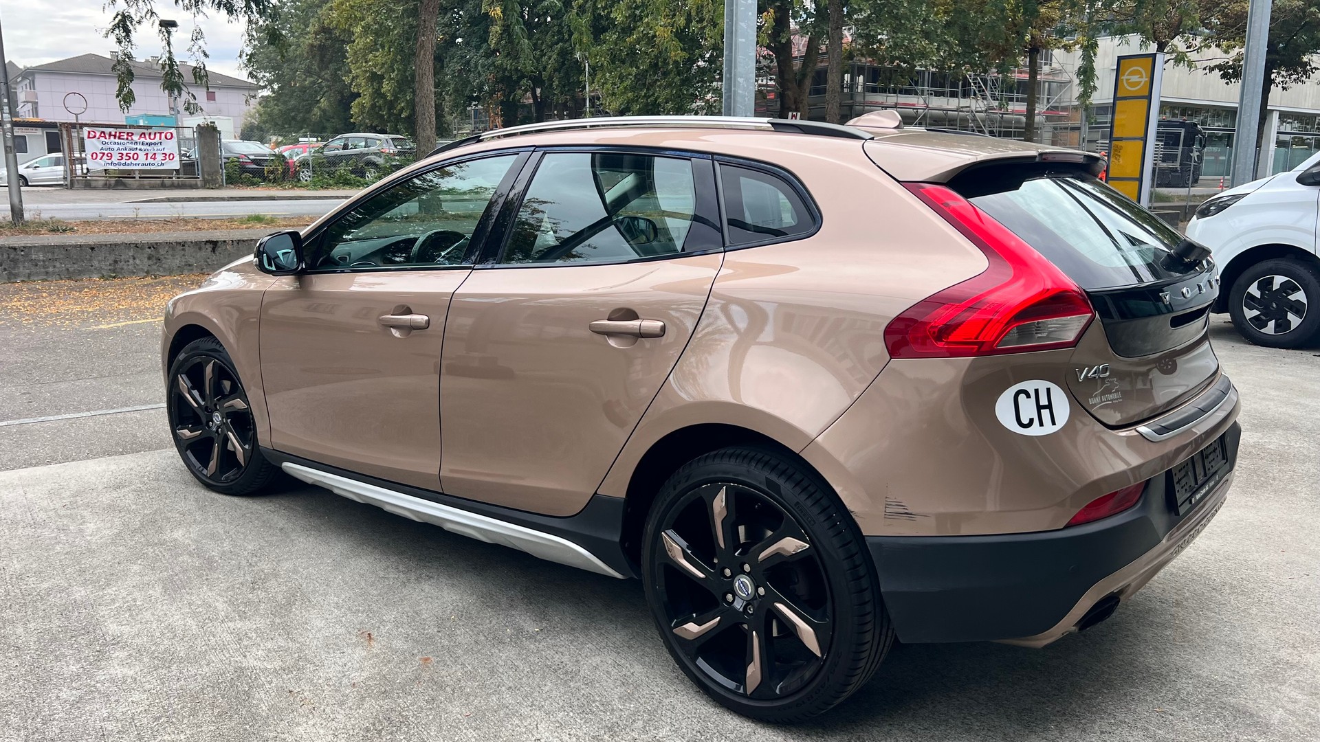 VOLVO V40 Cross Country D2-image-4