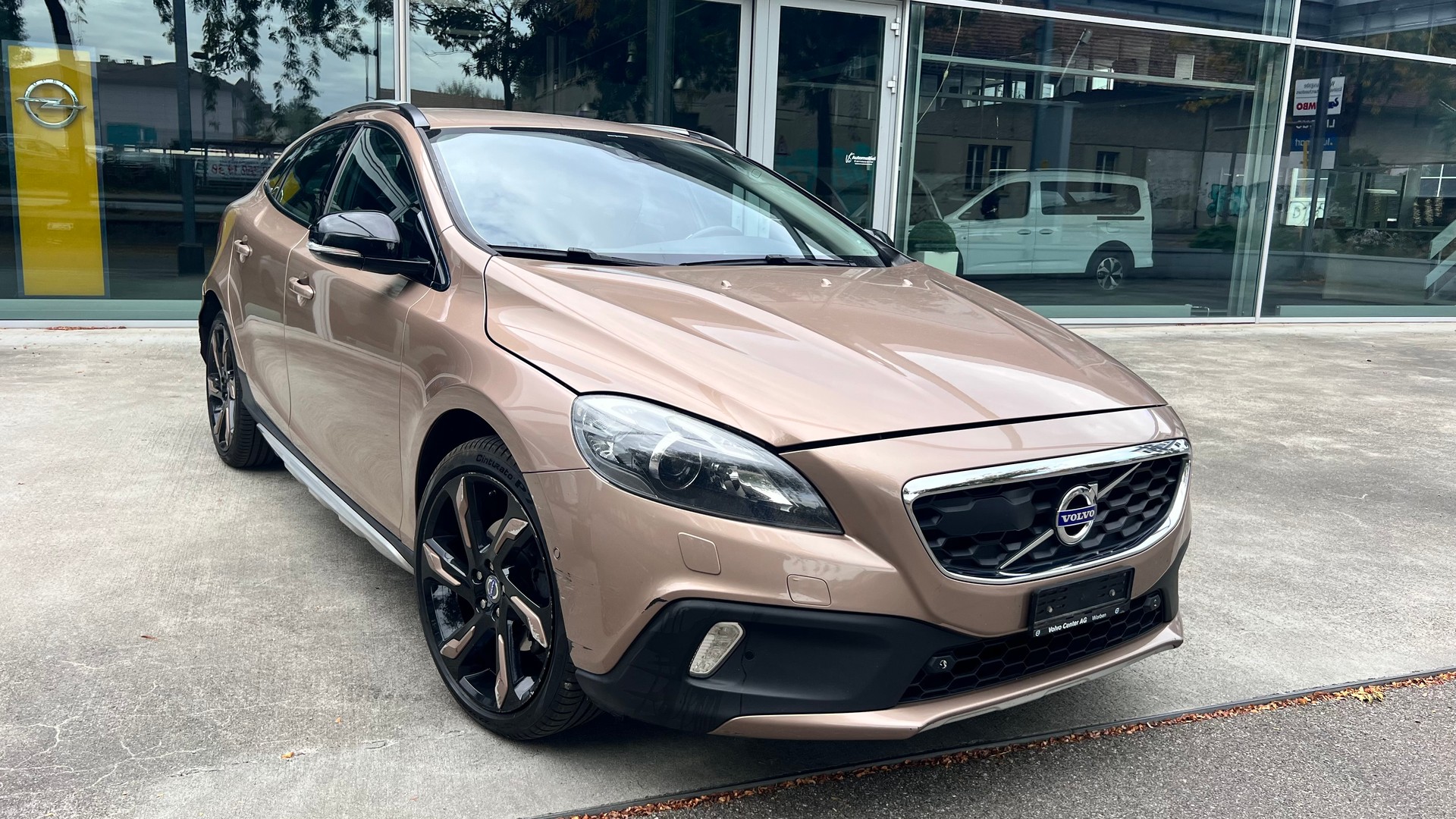 VOLVO V40 Cross Country D2-image-1