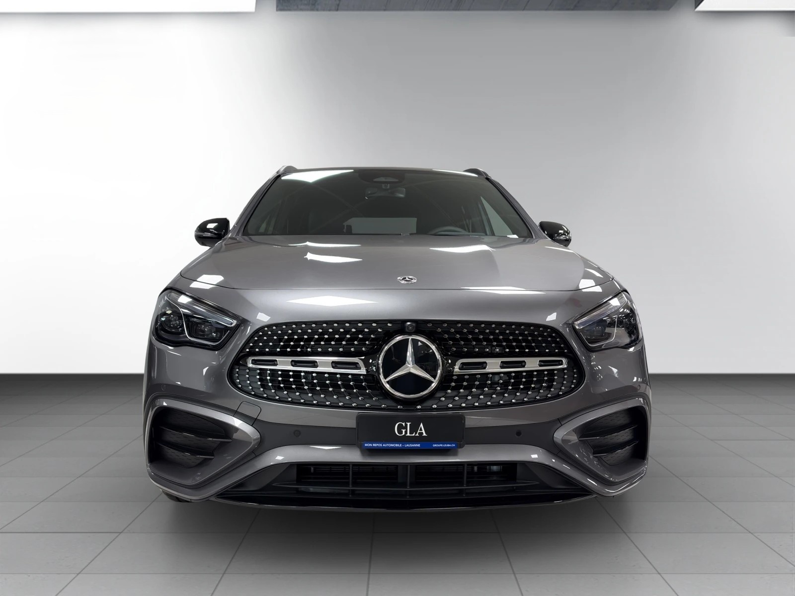 MERCEDES-BENZ GLA 200 Night Star 7G-DCT-showroom-element-1