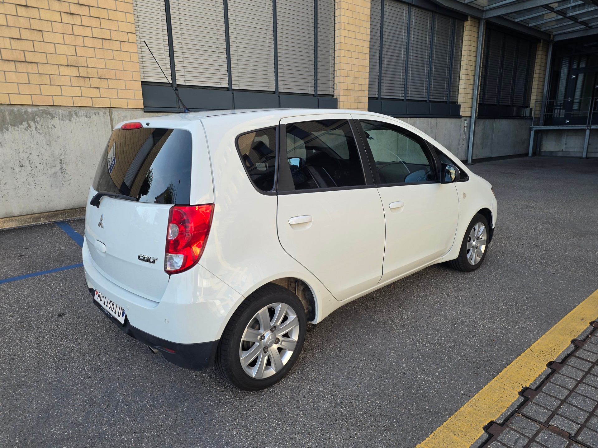 MITSUBISHI Colt 1.3 16V Jubilé (35) Allshift-image-2