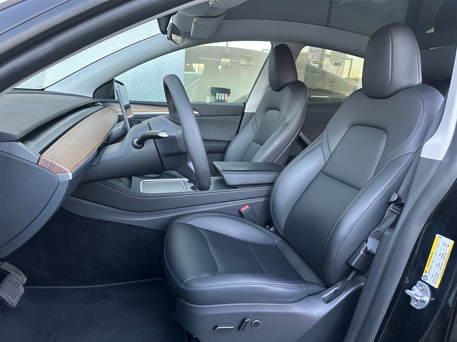 TESLA Model Y Long Range-image-7