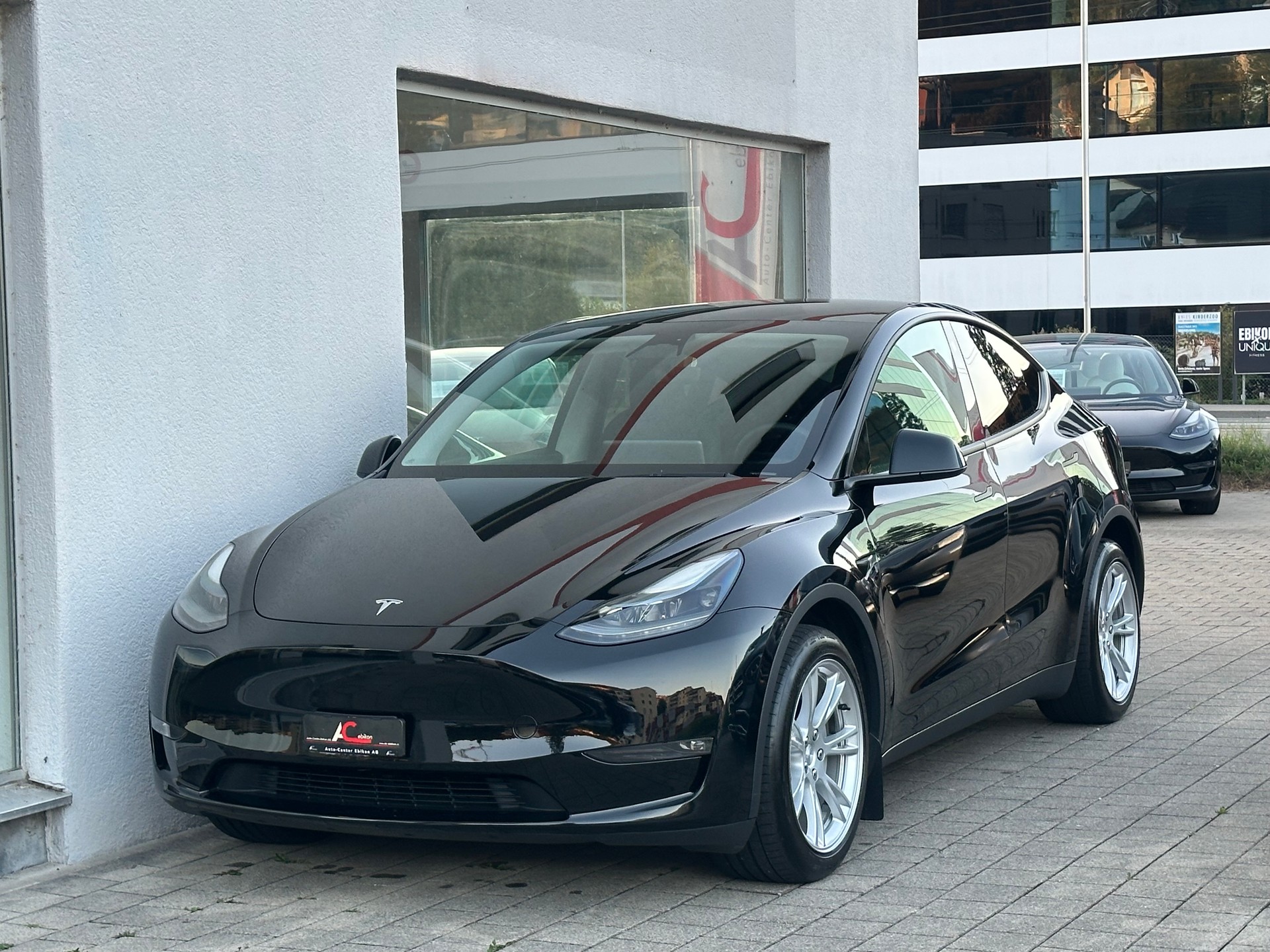 TESLA Model Y Long Range-image-0