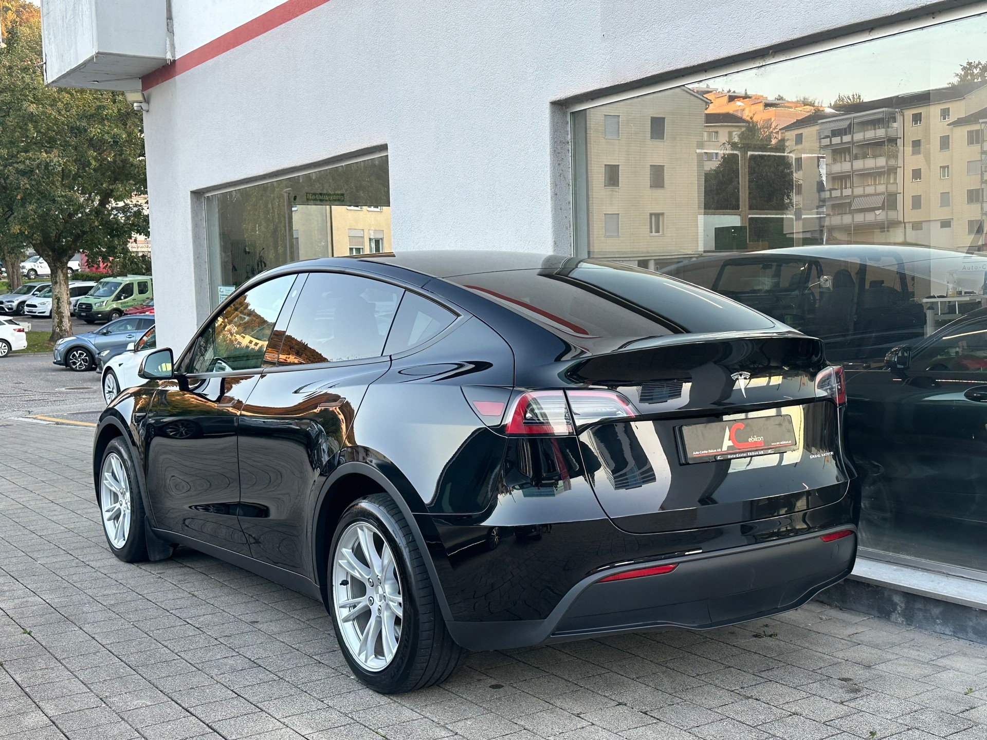 TESLA Model Y Long Range-image-1
