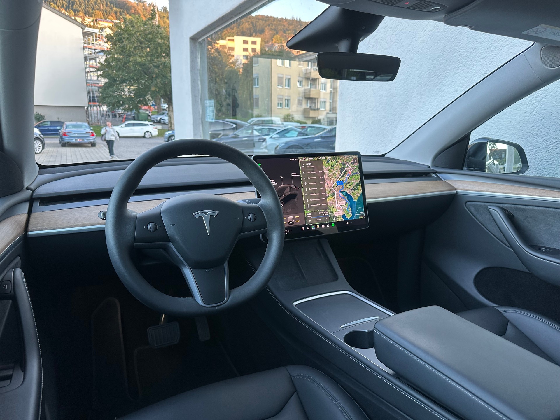 TESLA Model Y Long Range-image-9