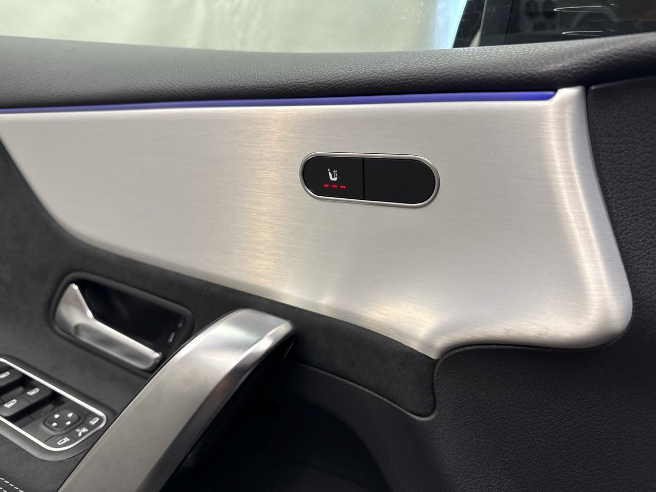 MERCEDES-BENZ A 200 DCT AMG Special Edition-image-4