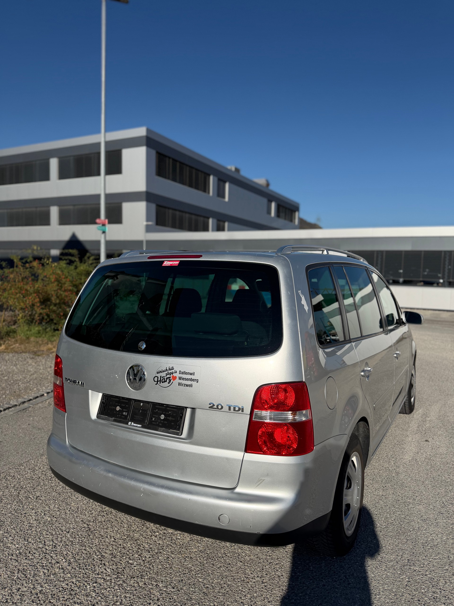 VW Touran 2.0 TDI Highline-showroom-element-2