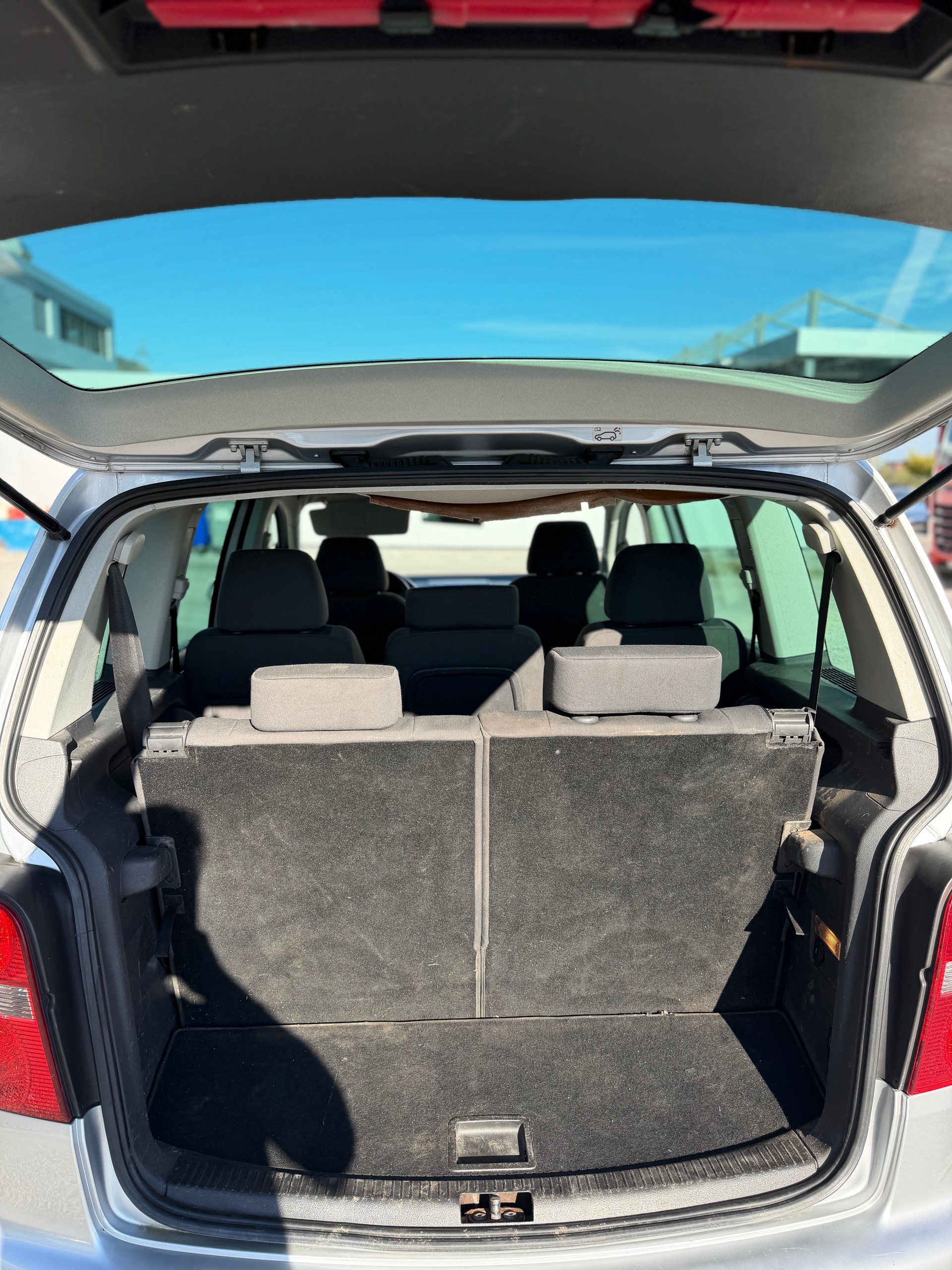 VW Touran 2.0 TDI Highline-image-6