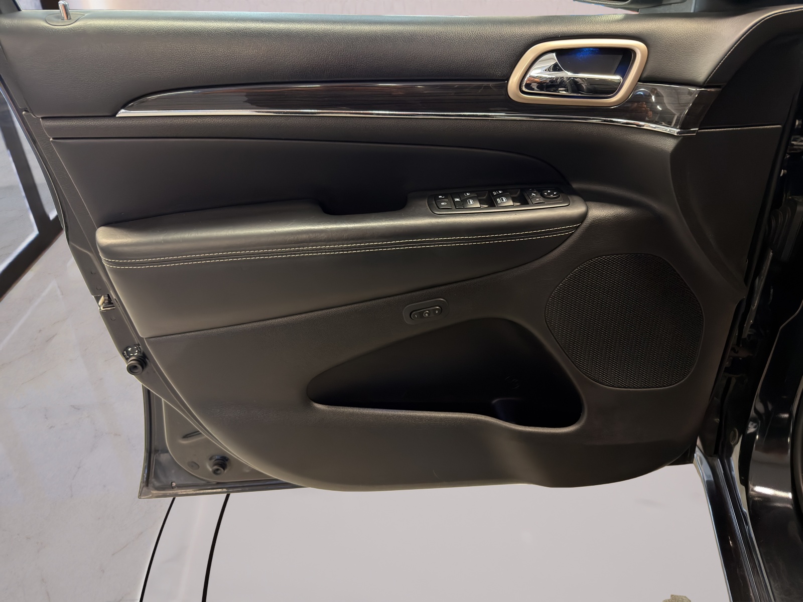 JEEP Grand Cherokee 3.0 CRD Overland Automatic-image-13