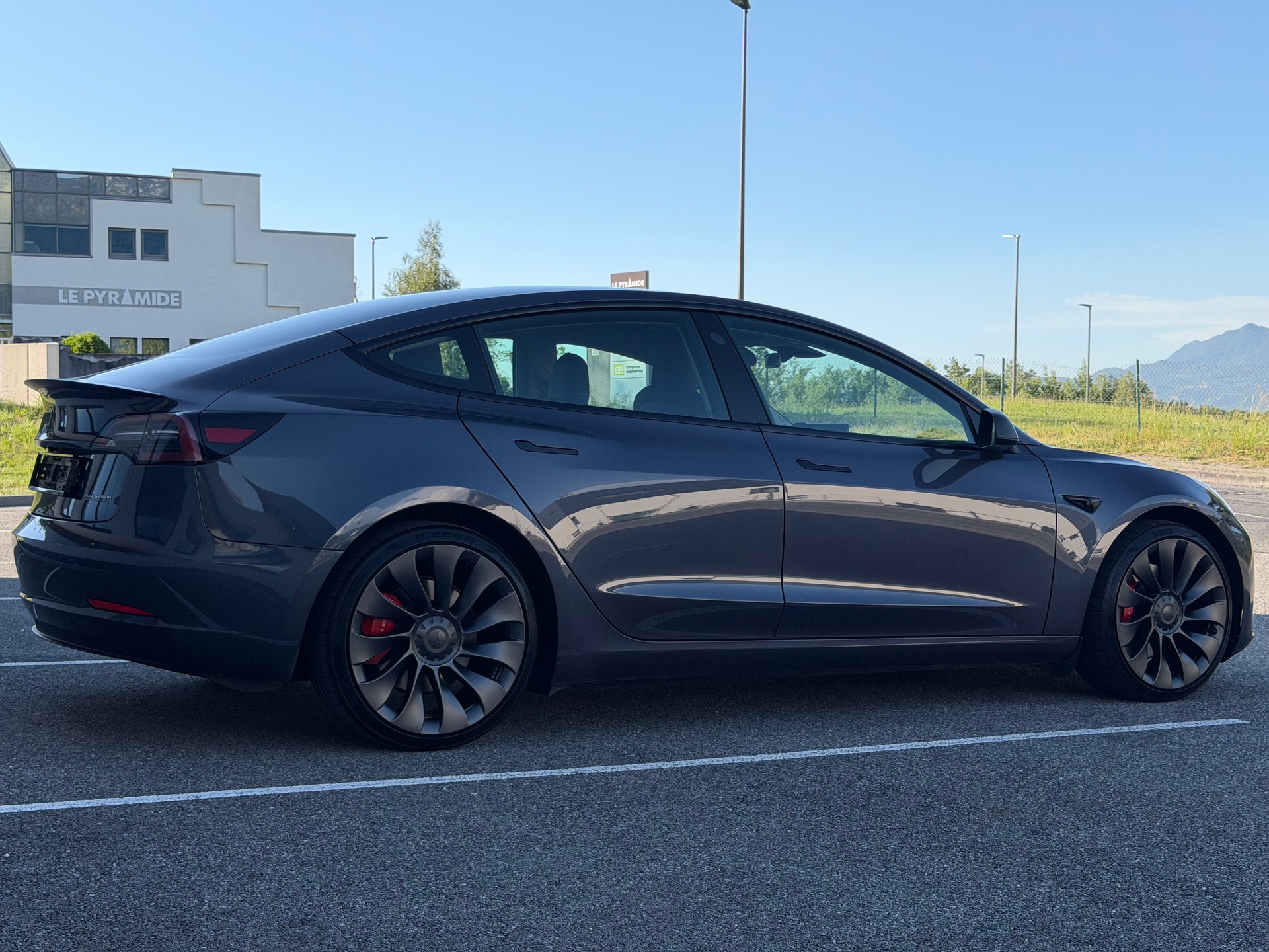 TESLA Performance Dual motor-image-1