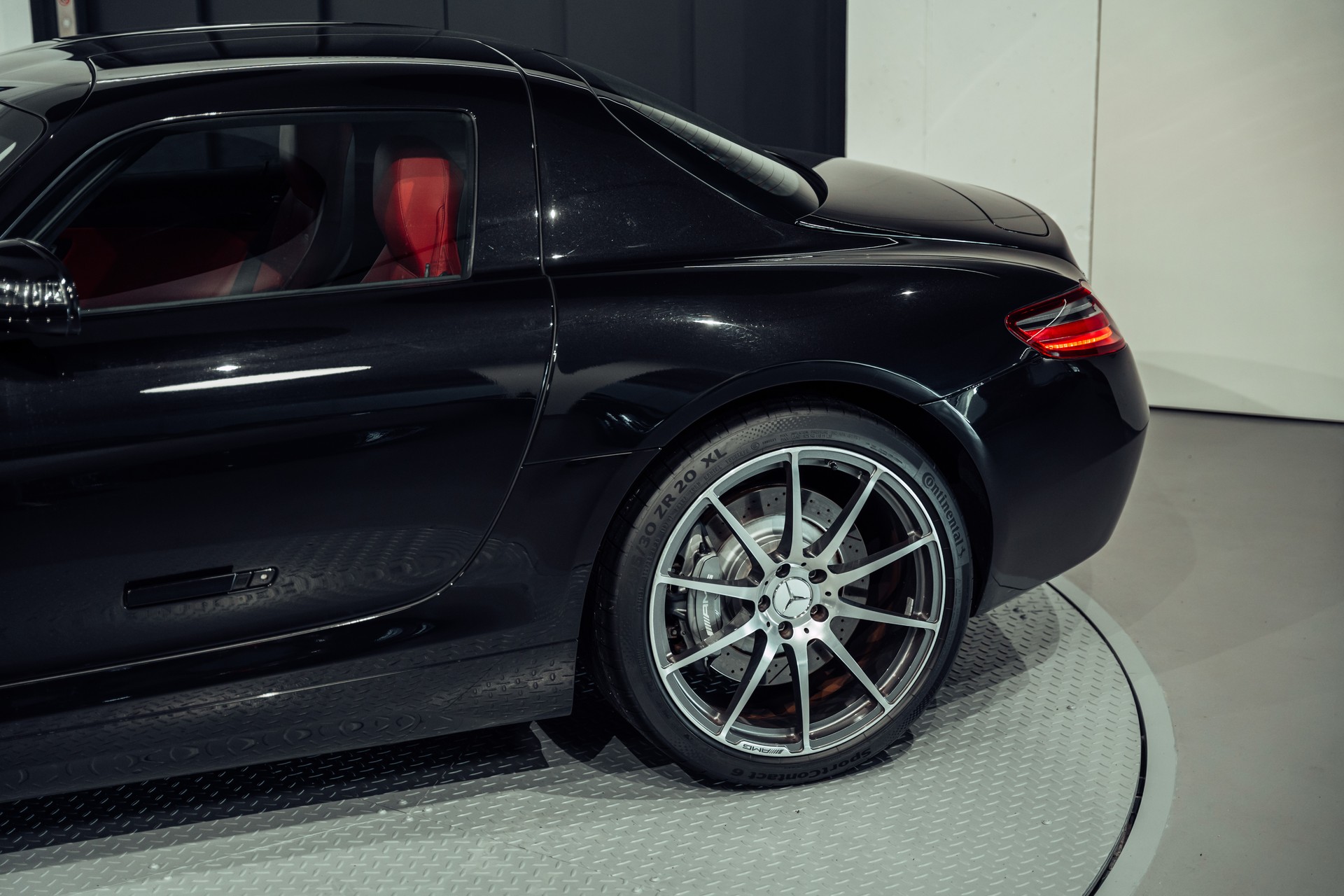 MERCEDES-BENZ SLS 63 AMG Speedshift-image-31