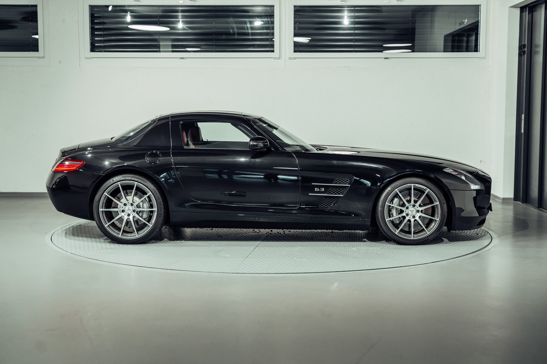 MERCEDES-BENZ SLS 63 AMG Speedshift-image-6
