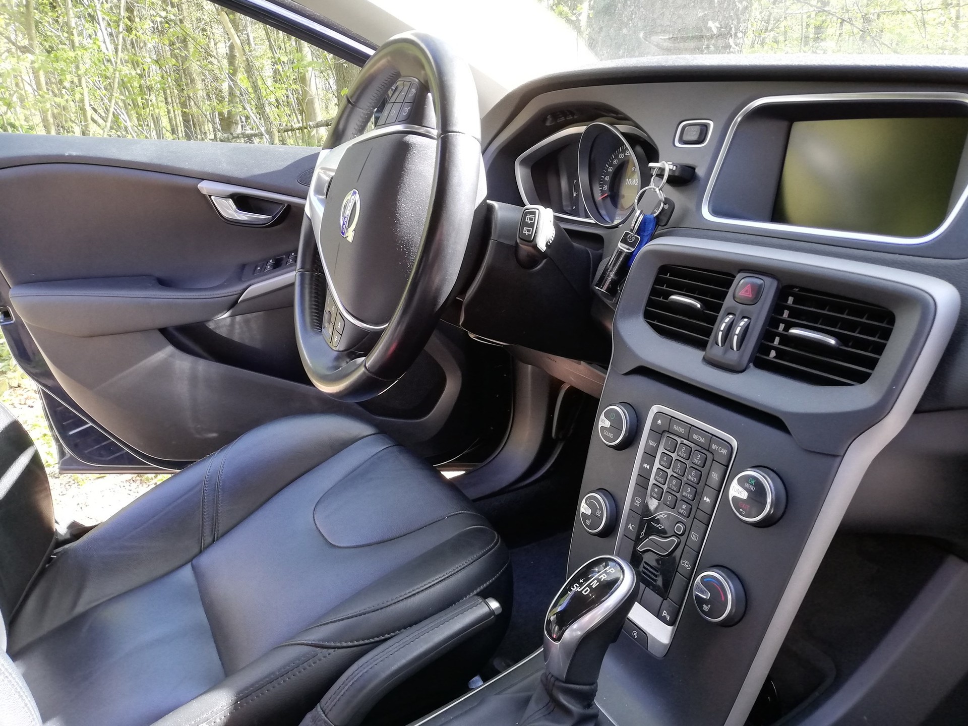 VOLVO V40 D3 Momentum Geartronic-image-3