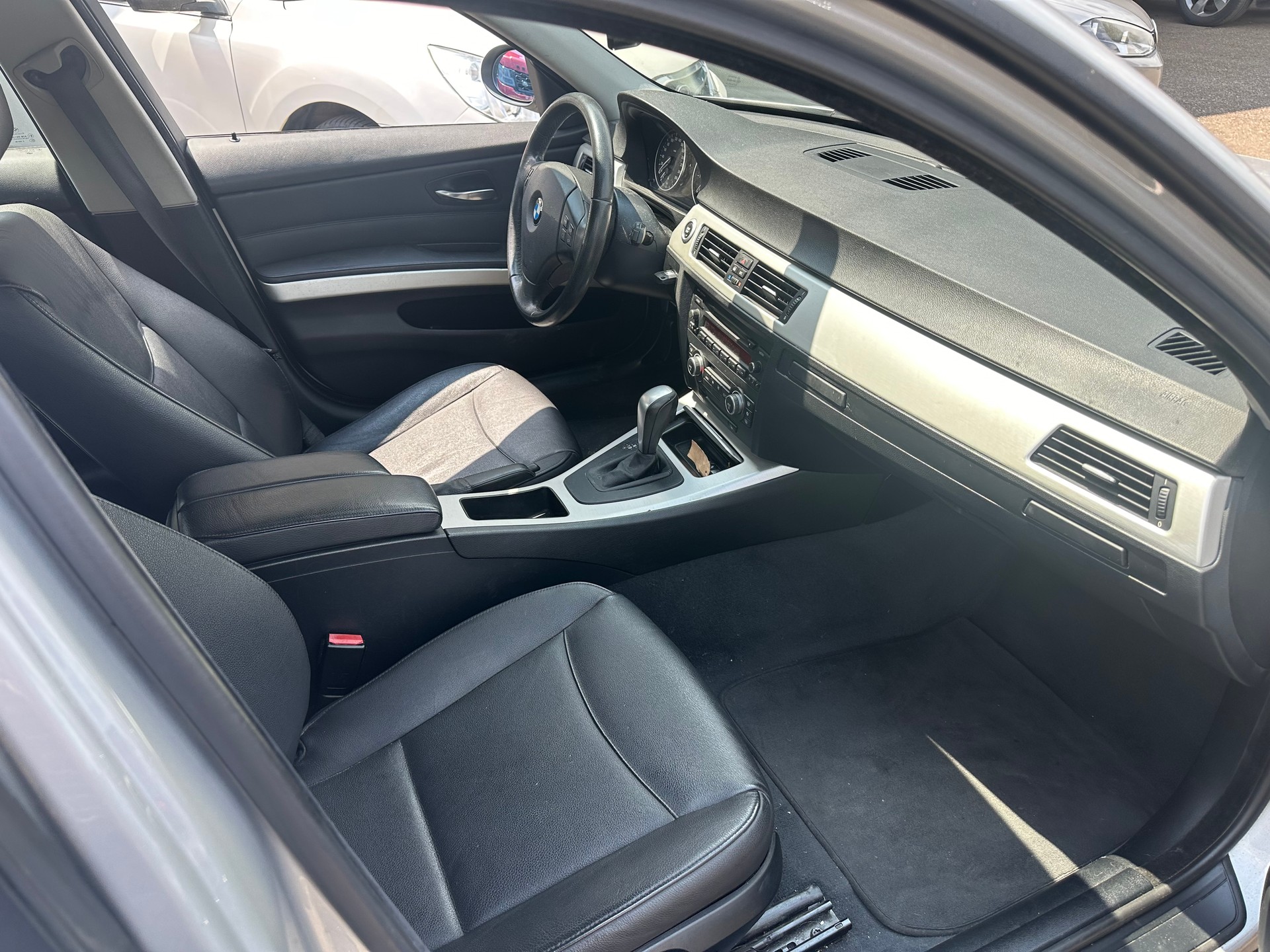 BMW 320i Access Steptronic-image-7