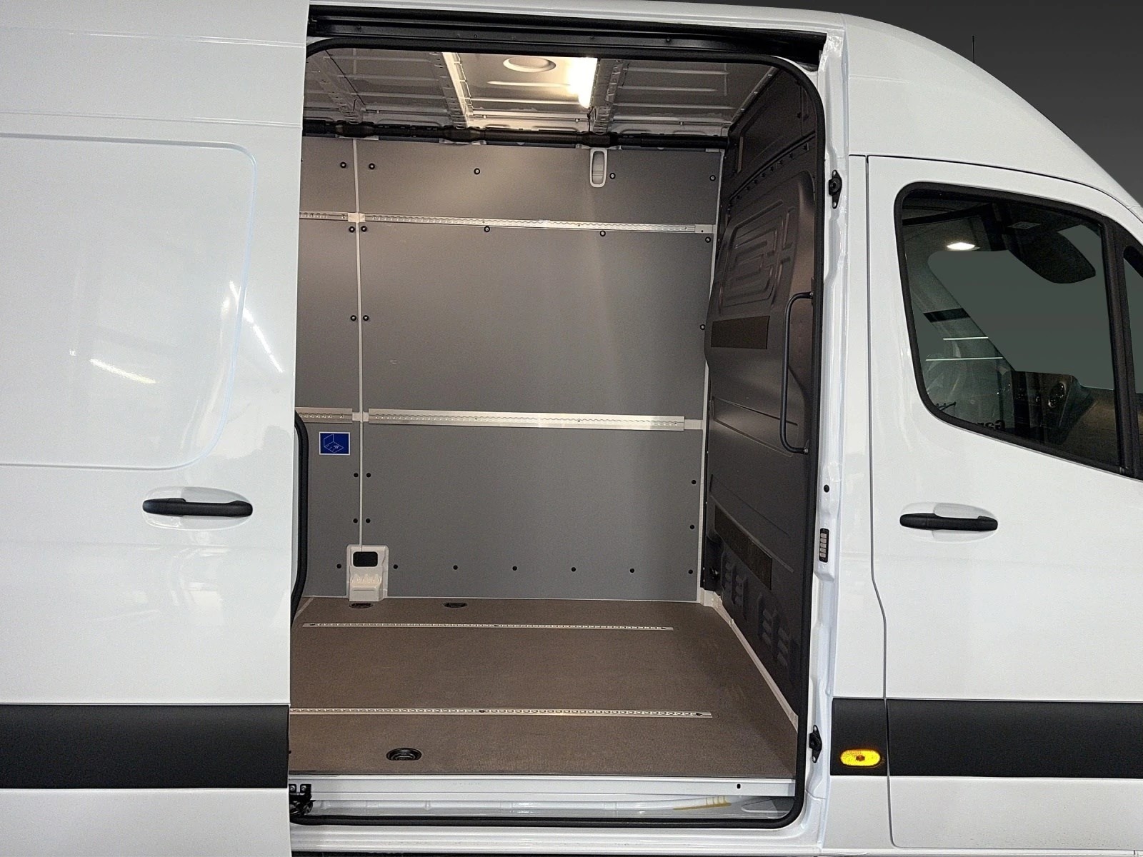 MERCEDES-BENZ eSprinter 312 47kWh Standard-image-7