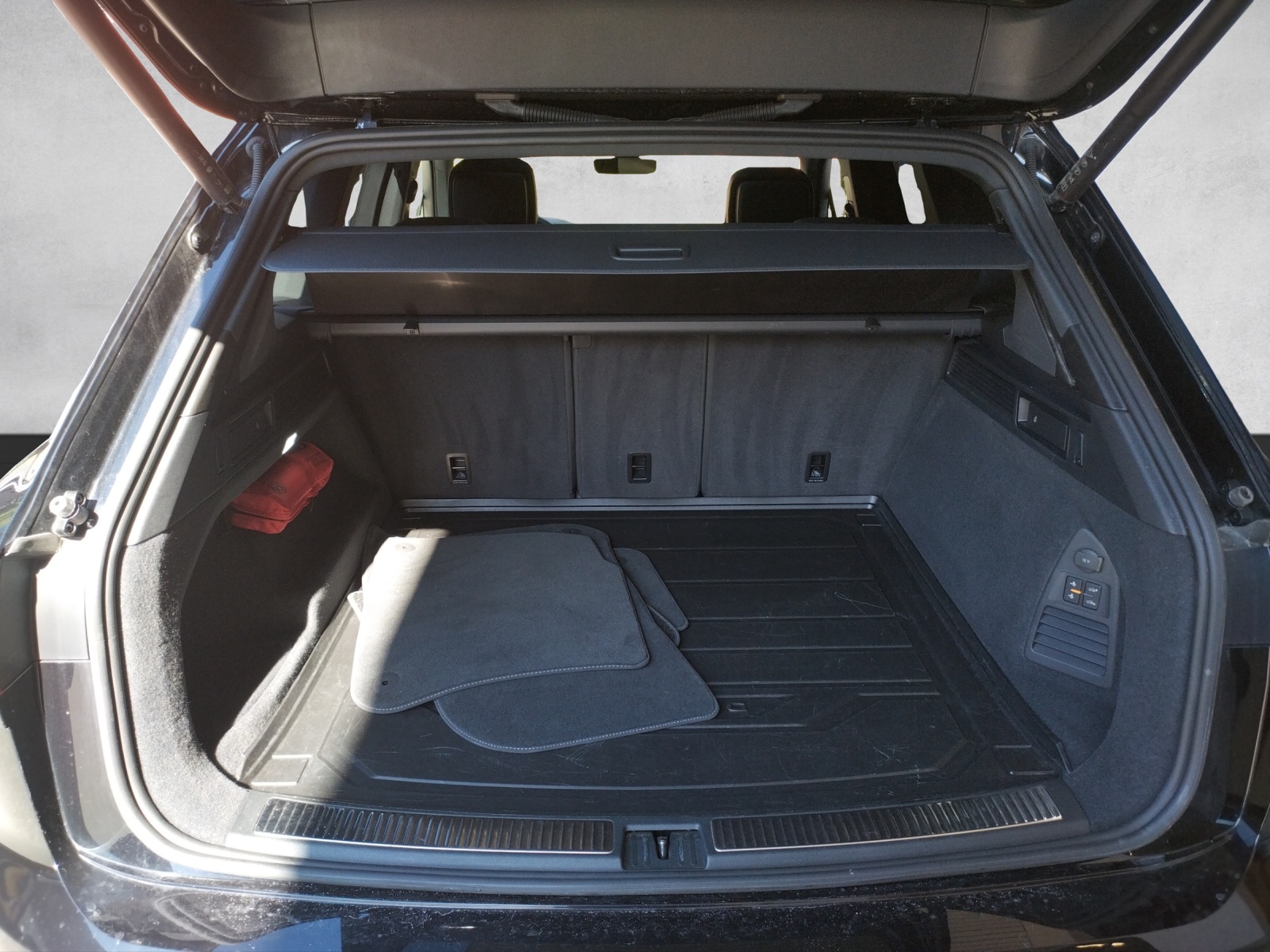 VW Touareg 3.0 TSI Elegance Tiptronic-image-10