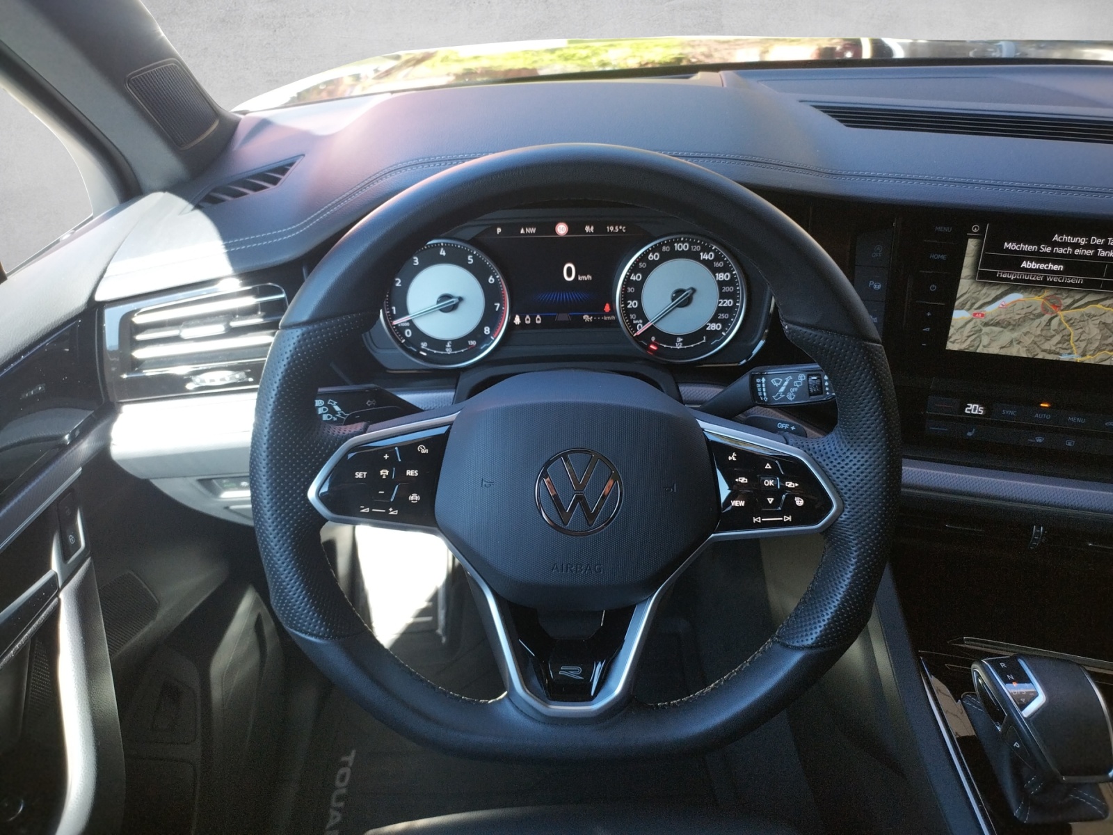 VW Touareg 3.0 TSI Elegance Tiptronic-image-6