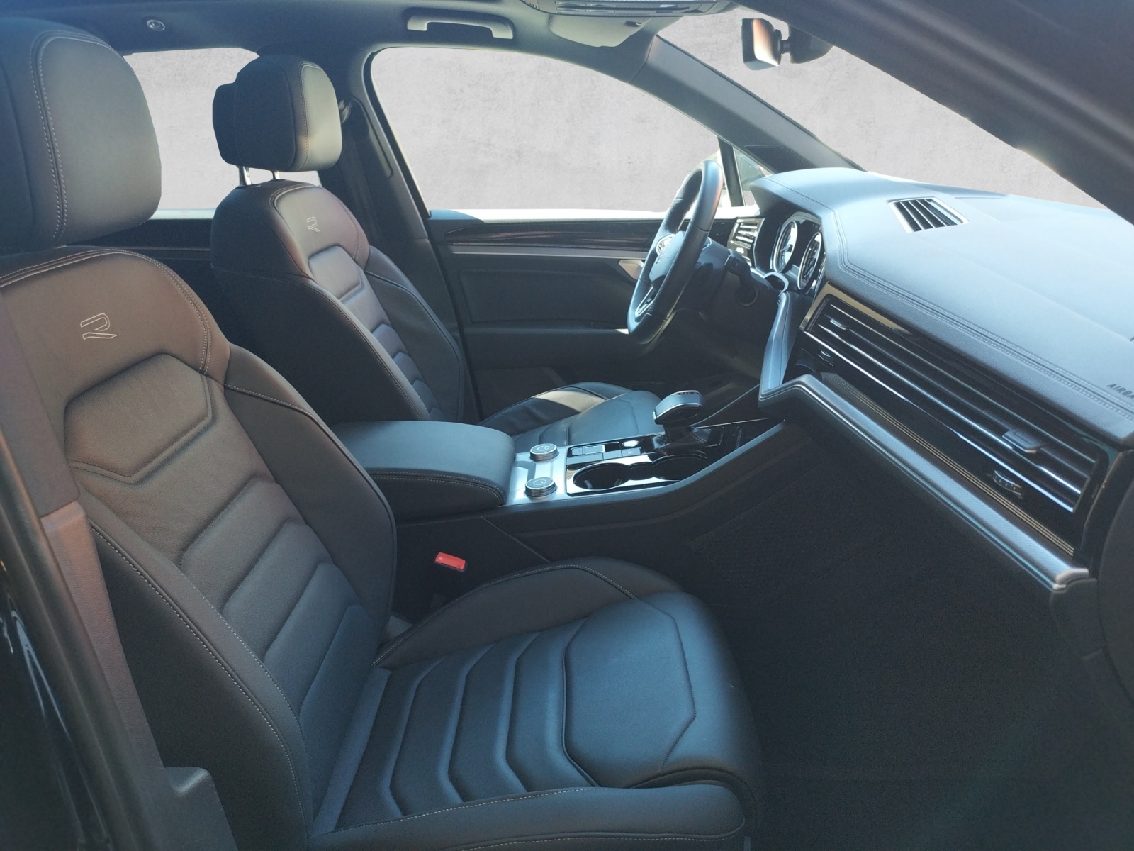 VW Touareg 3.0 TSI Elegance Tiptronic-image-9