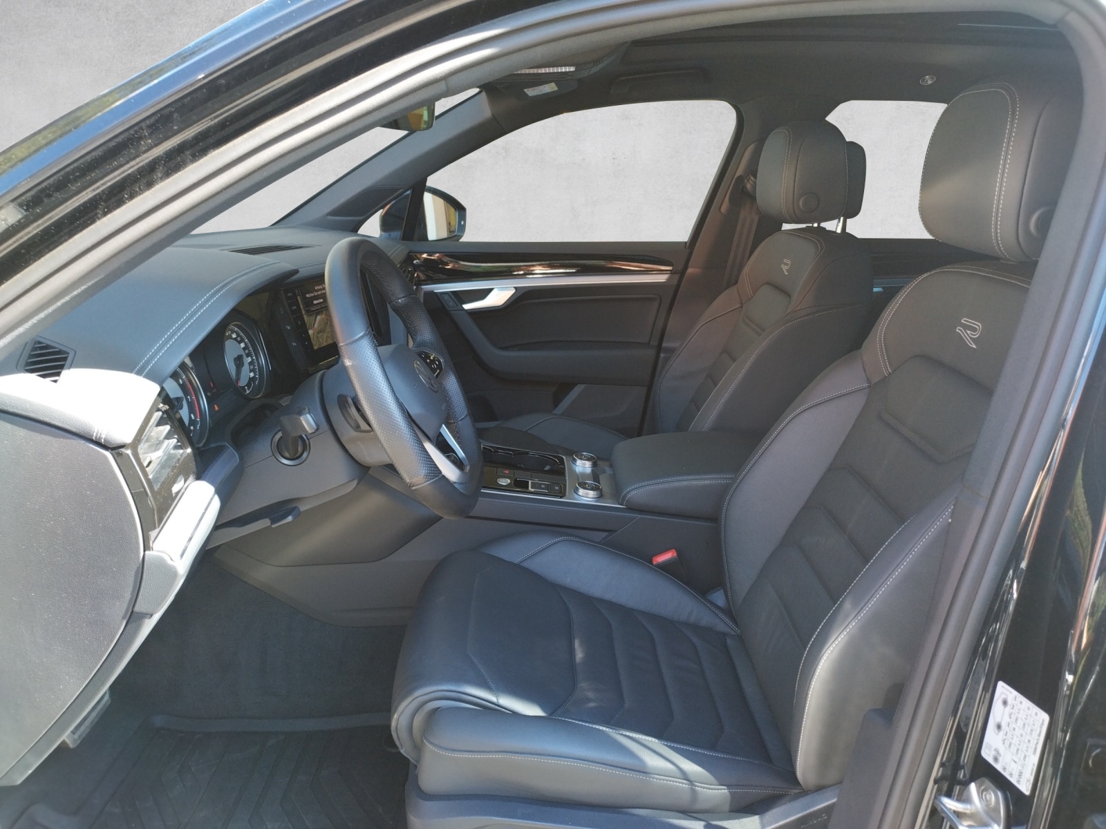 VW Touareg 3.0 TSI Elegance Tiptronic-image-5