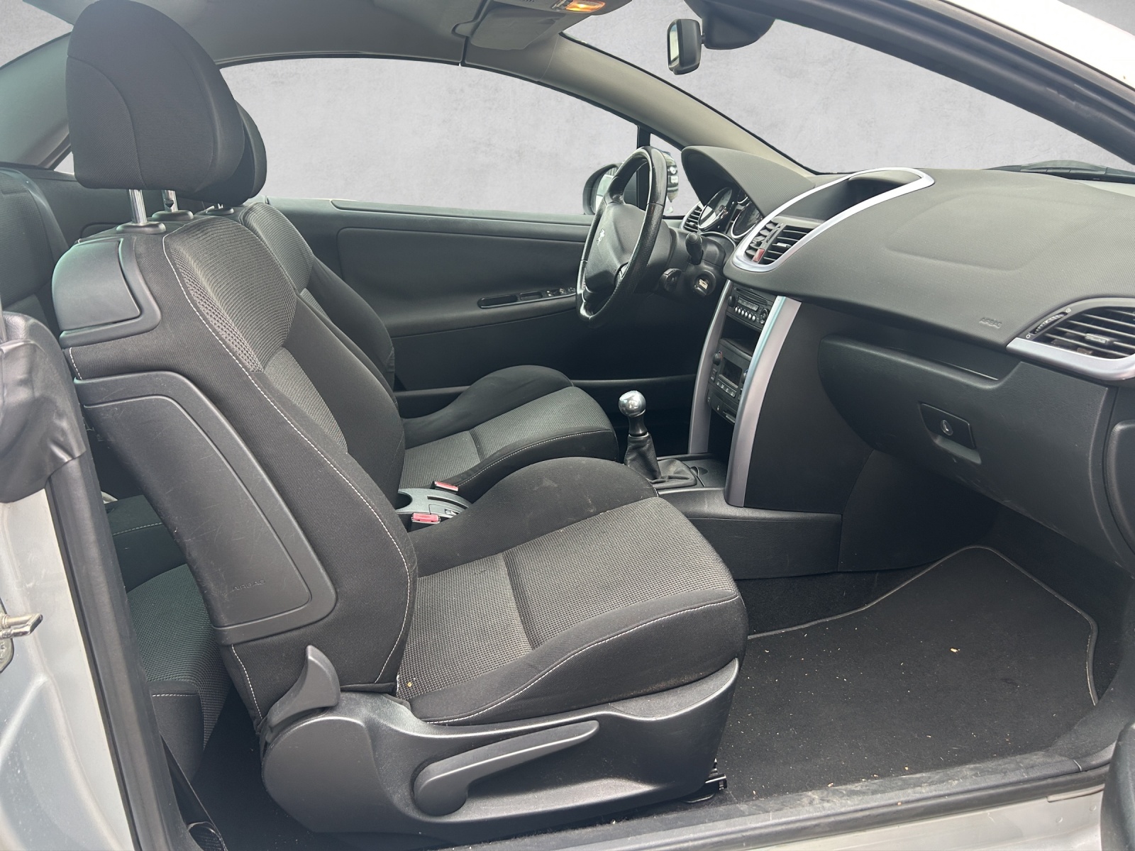 PEUGEOT 207 CC 1.6 16V Turbo Sport-image-10