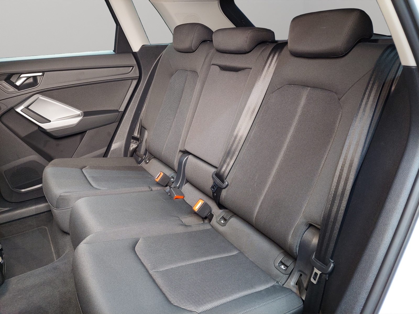 AUDI Q3 35 TDI S line quattro S-tronic-image-7