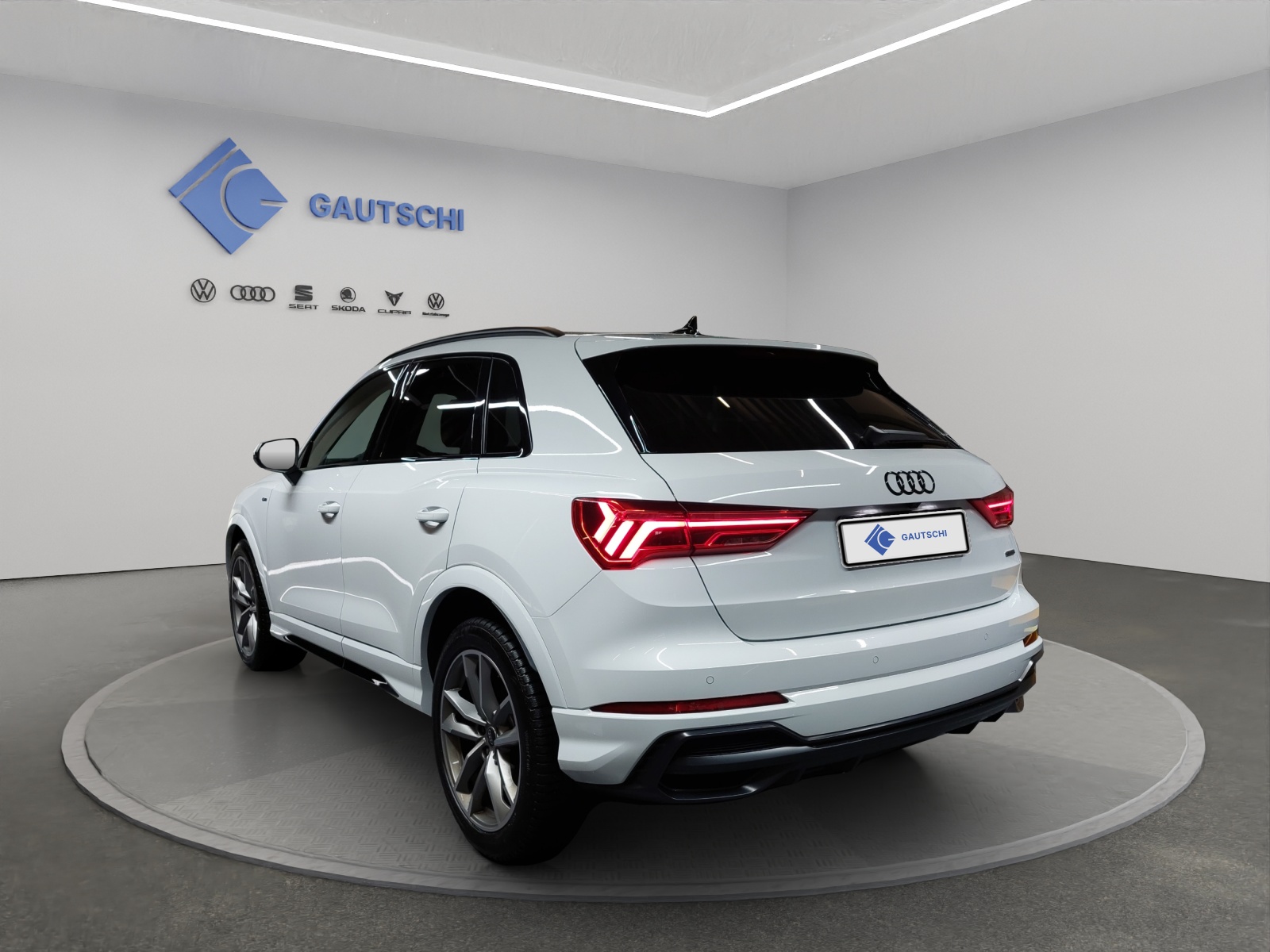 AUDI Q3 35 TDI S line quattro S-tronic-image-2