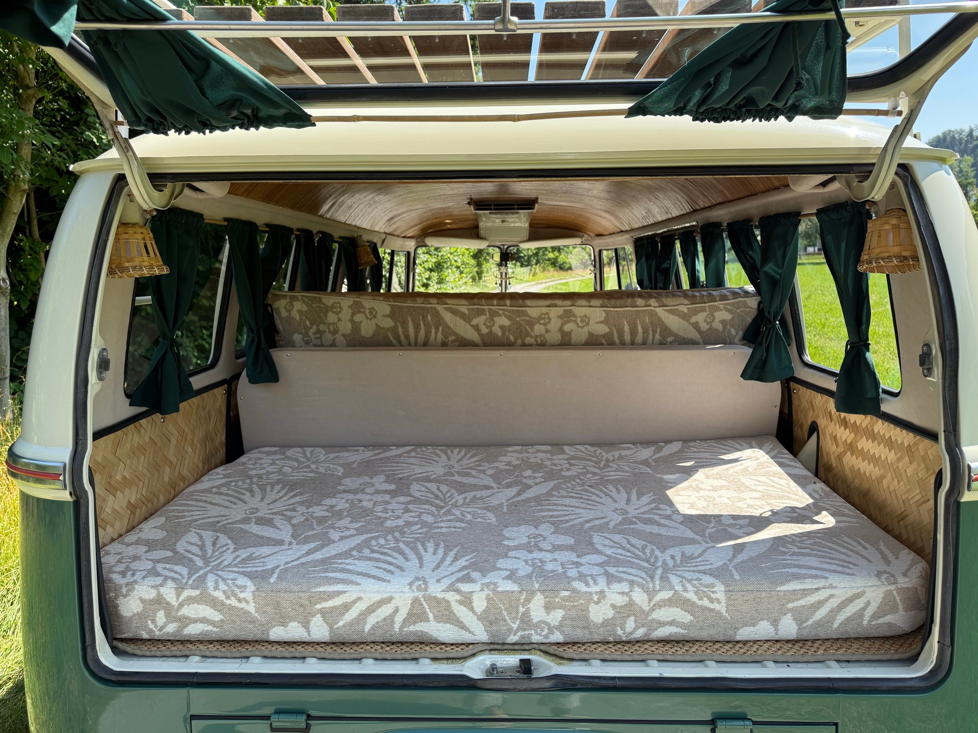 VW Bus T1 Deluxe-image-4