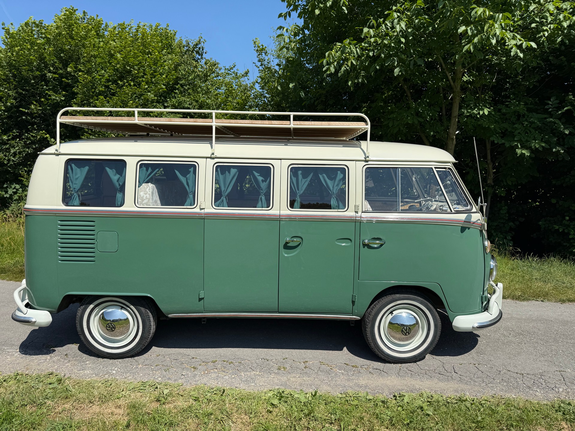 VW Bus T1 Deluxe-image-0