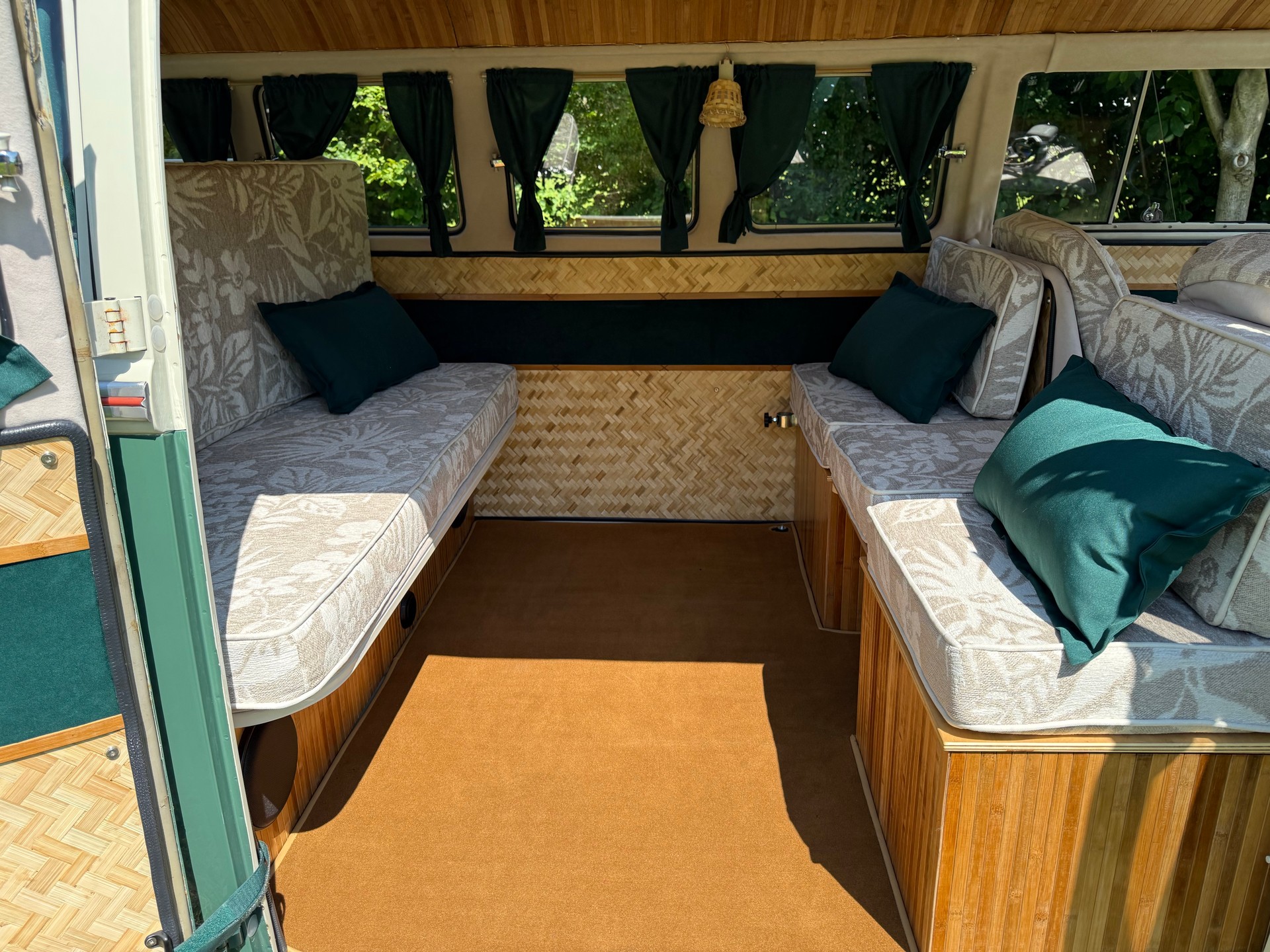 VW Bus T1 Deluxe-image-7