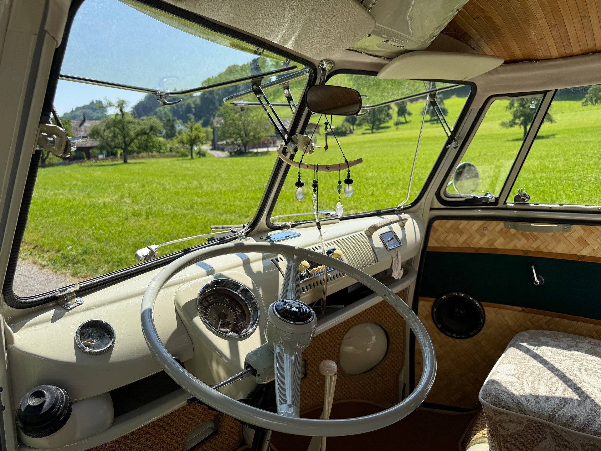 VW Bus T1 Deluxe-image-11