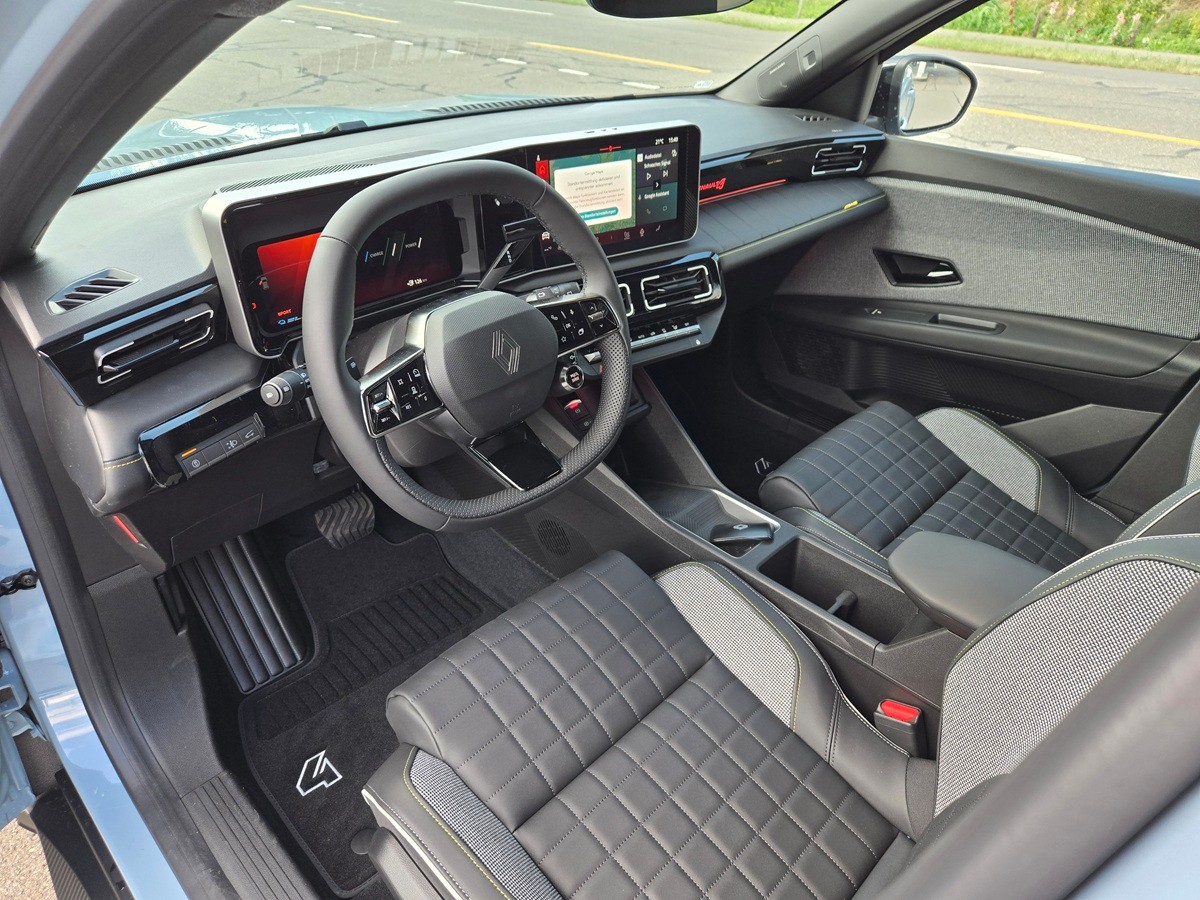 RENAULT 4 E-Tech Comfort Range iconic-image-5