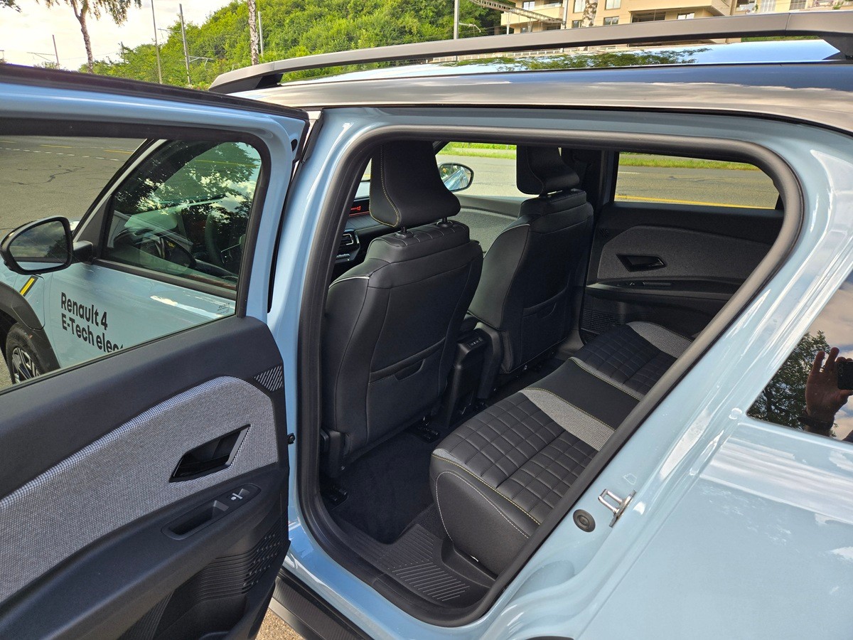 RENAULT 4 E-Tech Comfort Range iconic-image-7