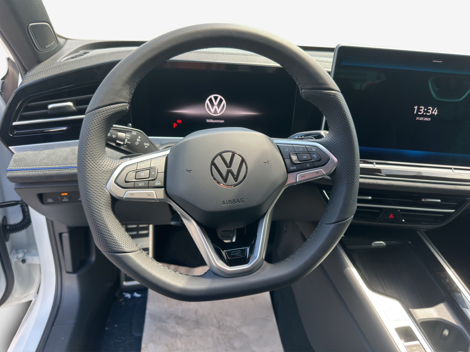 VW Passat Variant 2.0 TSI evo4 R-Line 4 Motion DSG-image-9