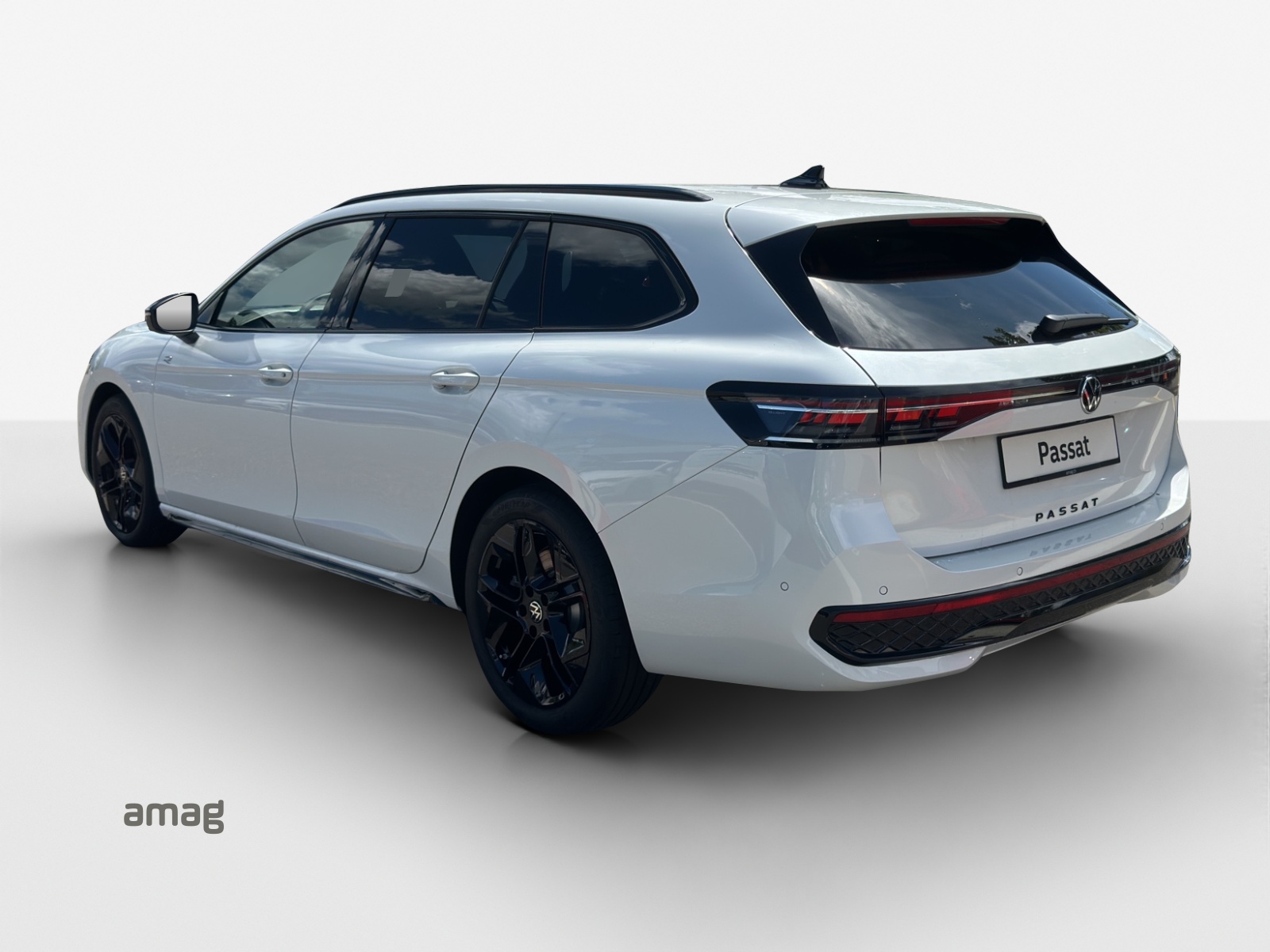 VW Passat Variant 2.0 TSI evo4 R-Line 4 Motion DSG-image-2