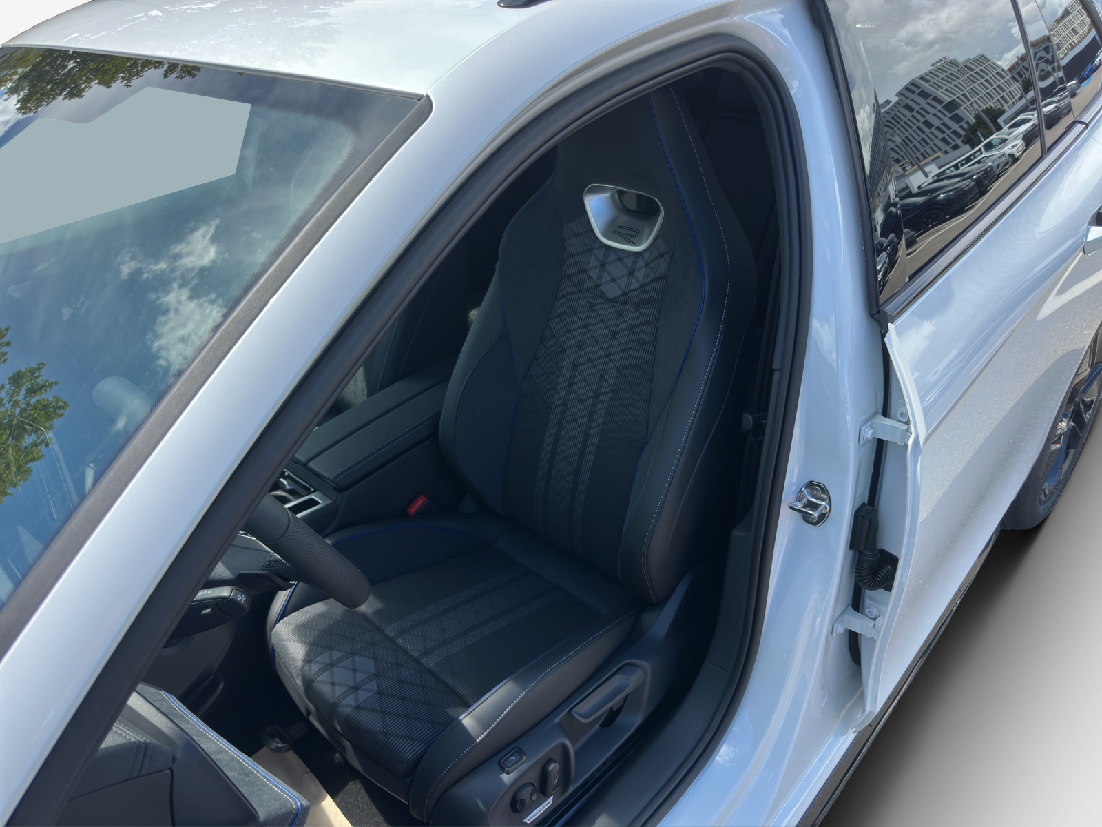 VW Passat Variant 2.0 TSI evo4 R-Line 4 Motion DSG-image-14