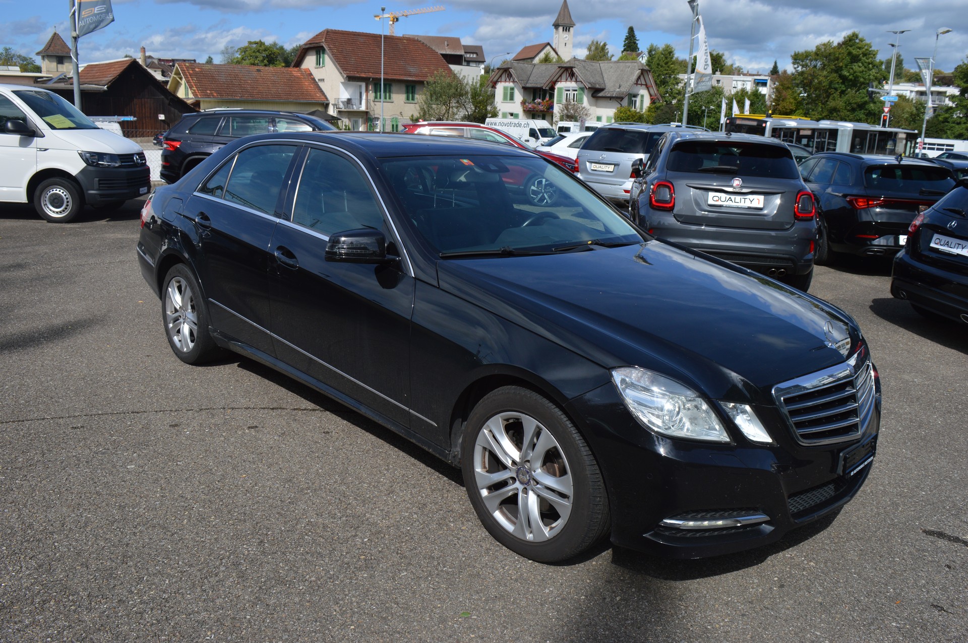 MERCEDES-BENZ E 350 Avantgarde 4Matic 7G-Tronic-showroom-element-2