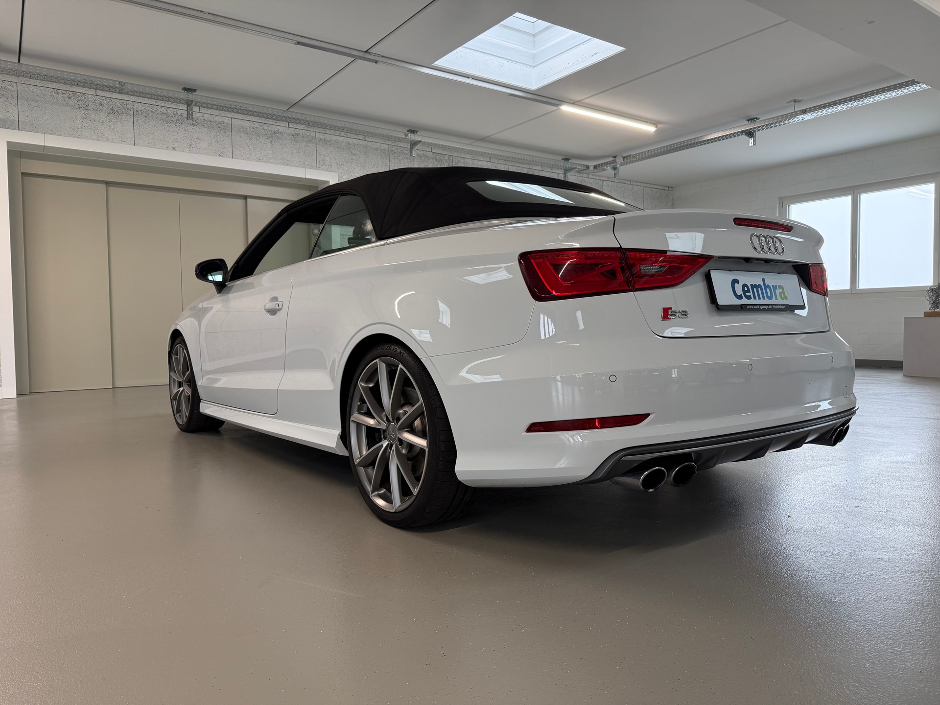 AUDI S3 Cabrio 2.0 TFSI quattro S-tronic-image-2