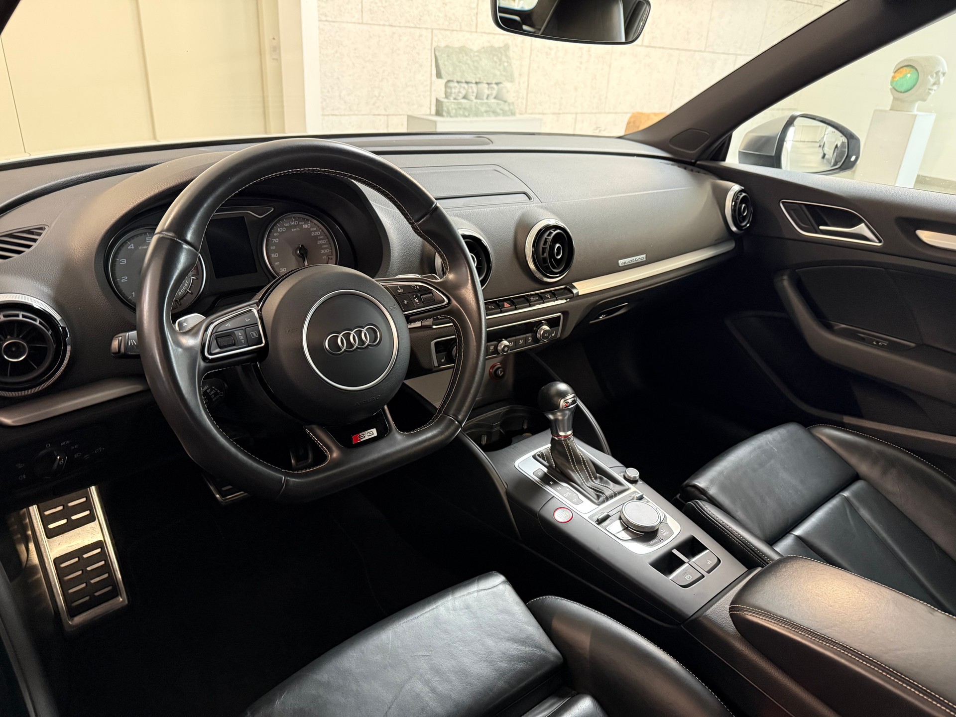 AUDI S3 Cabrio 2.0 TFSI quattro S-tronic-image-5