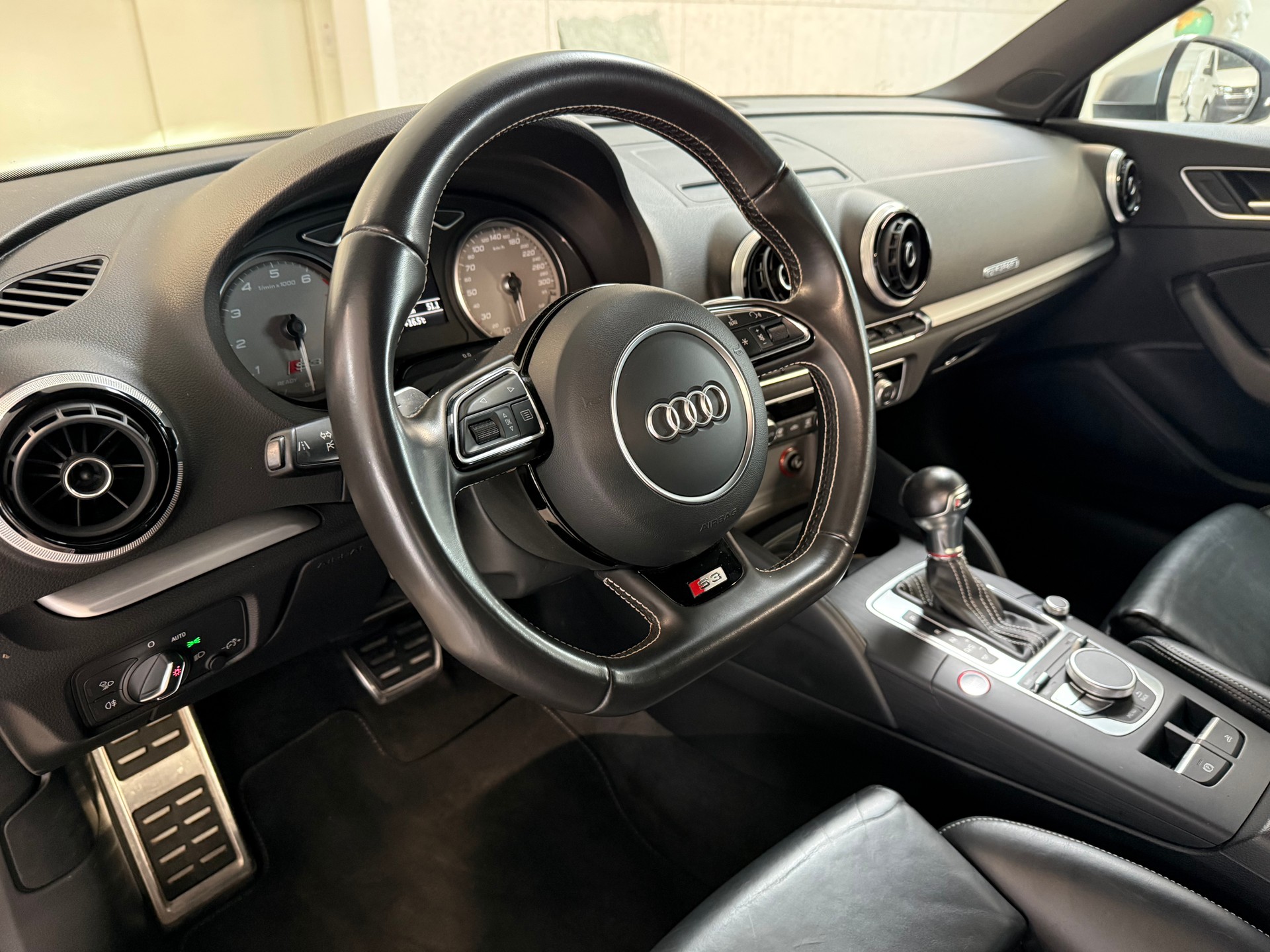 AUDI S3 Cabrio 2.0 TFSI quattro S-tronic-image-6