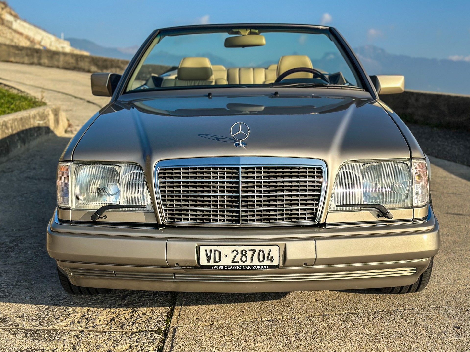 MERCEDES-BENZ E 320 Cabrio-image-4