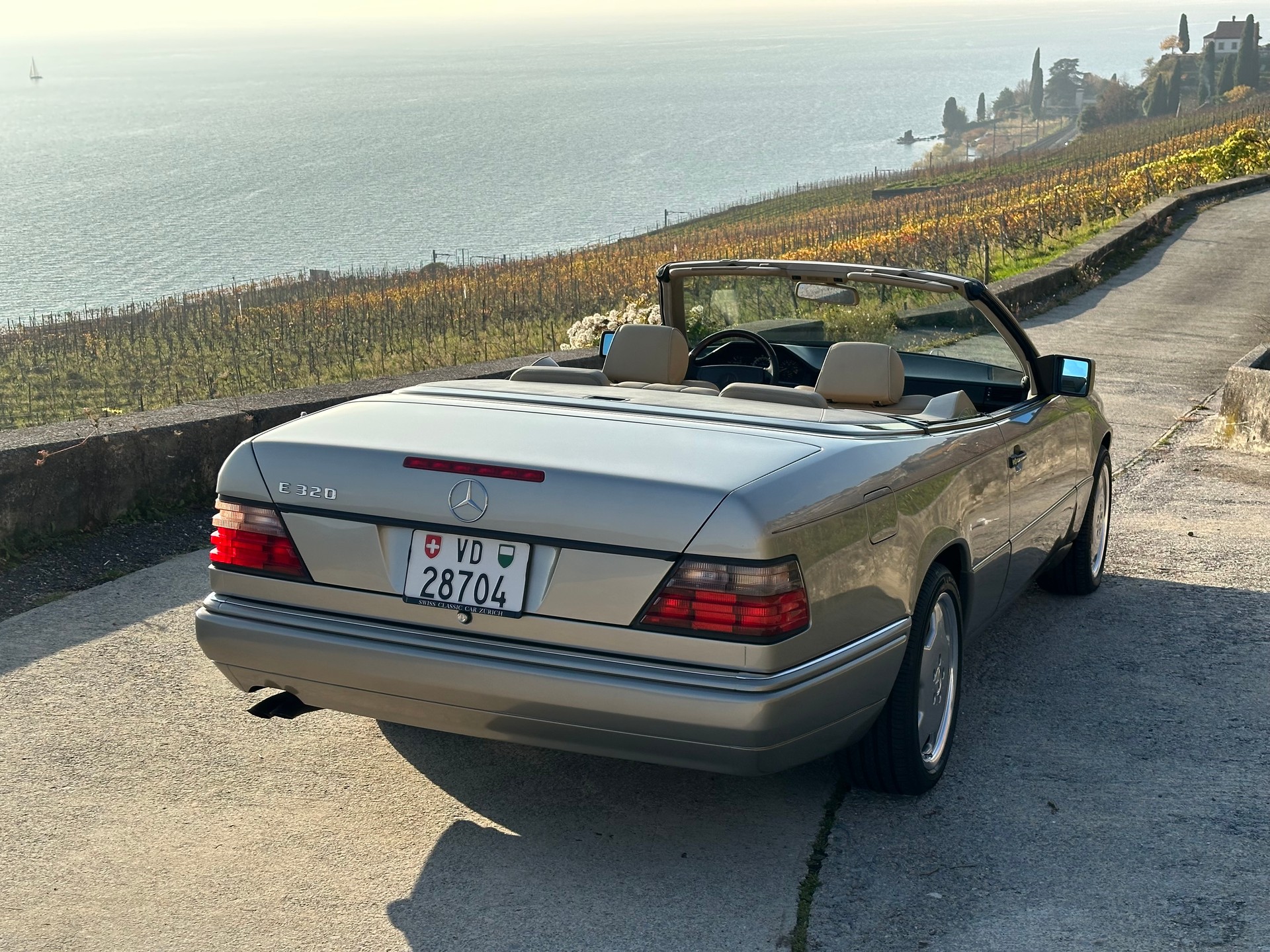 MERCEDES-BENZ E 320 Cabrio-image-6