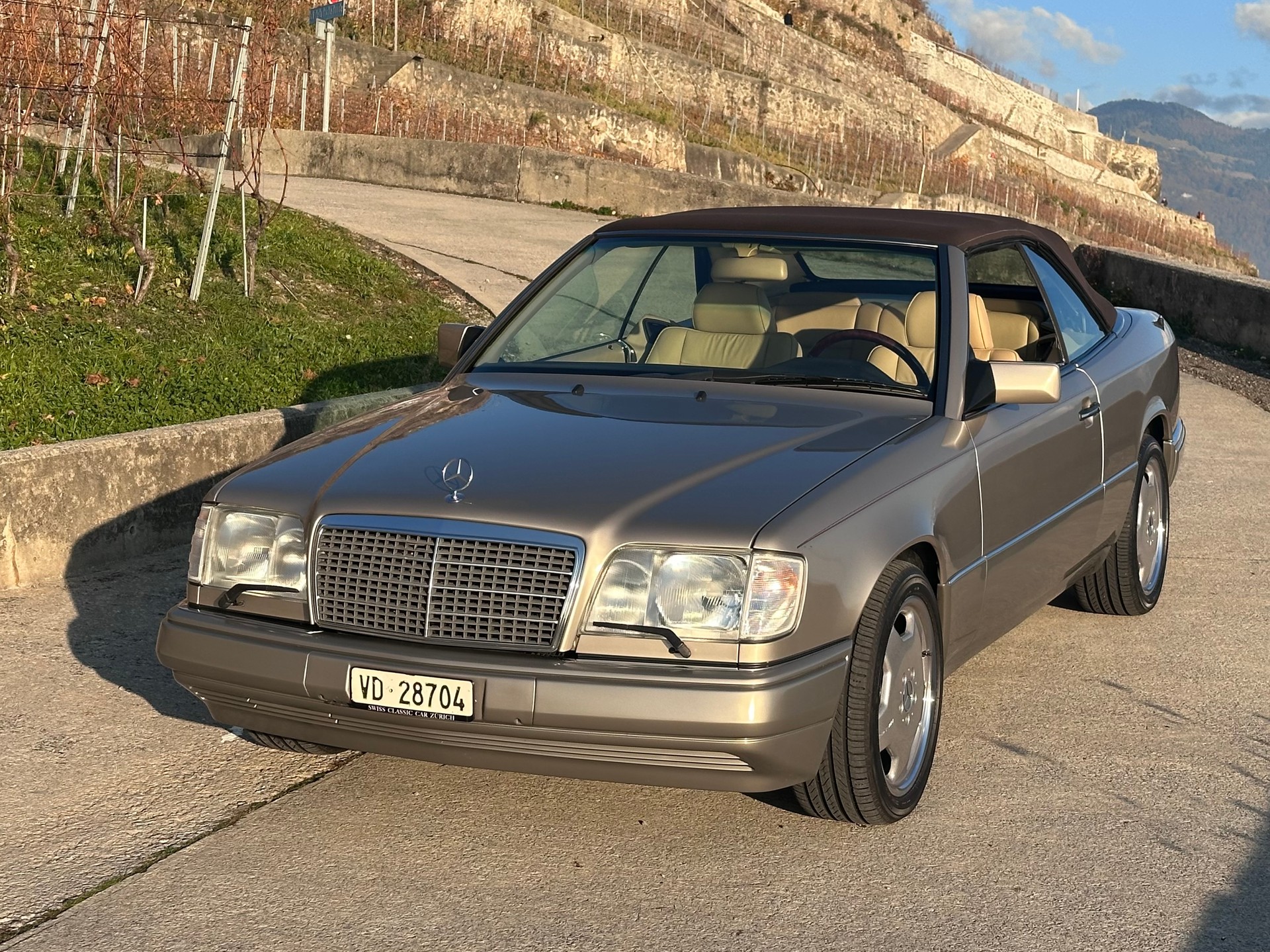 MERCEDES-BENZ E 320 Cabrio-image-3