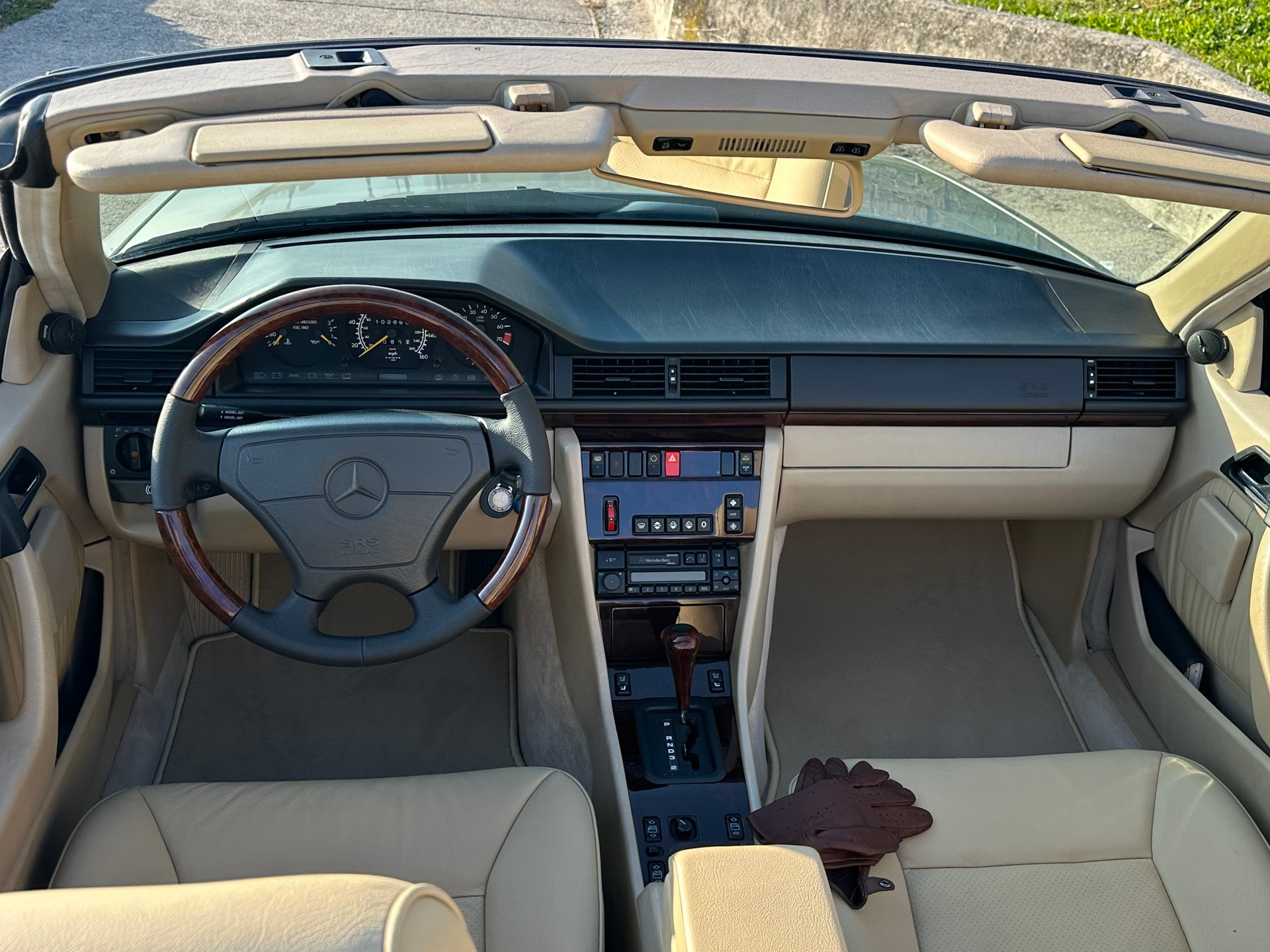 MERCEDES-BENZ E 320 Cabrio-image-11