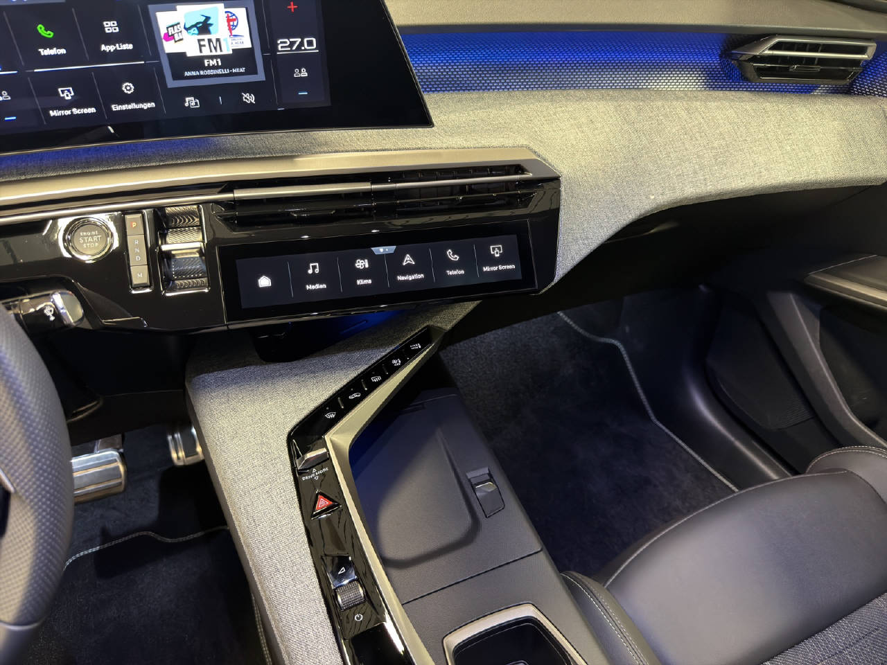 PEUGEOT 3008 1.2 Hybrid GT-image-6
