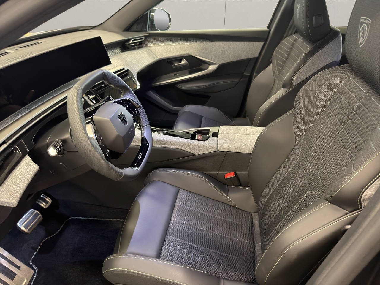 PEUGEOT 3008 1.2 Hybrid GT-image-3