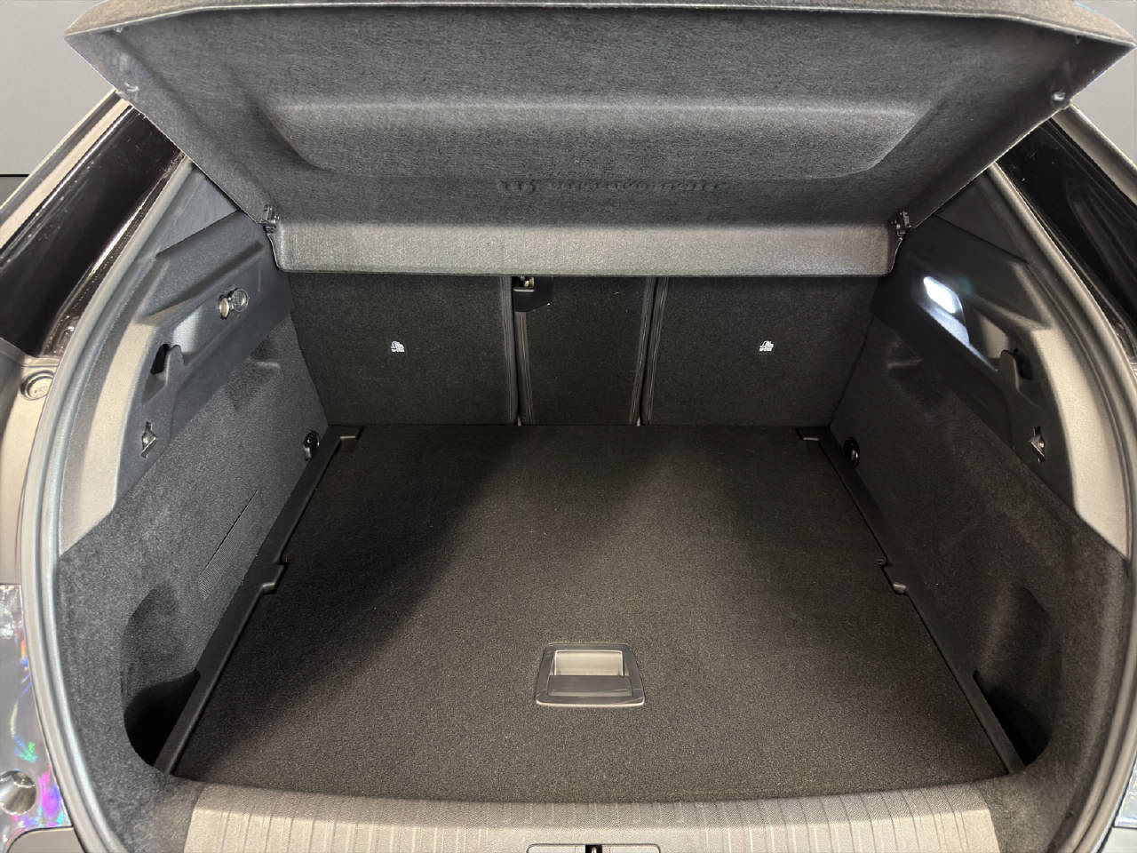 PEUGEOT 3008 1.2 Hybrid GT-image-9