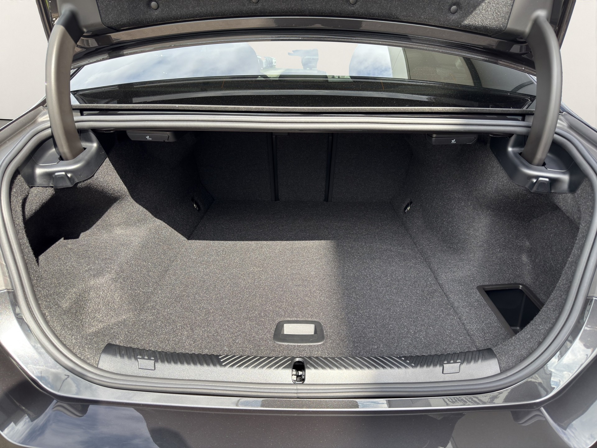 BMW i5 M60 xDrive M Sport Pro-image-19
