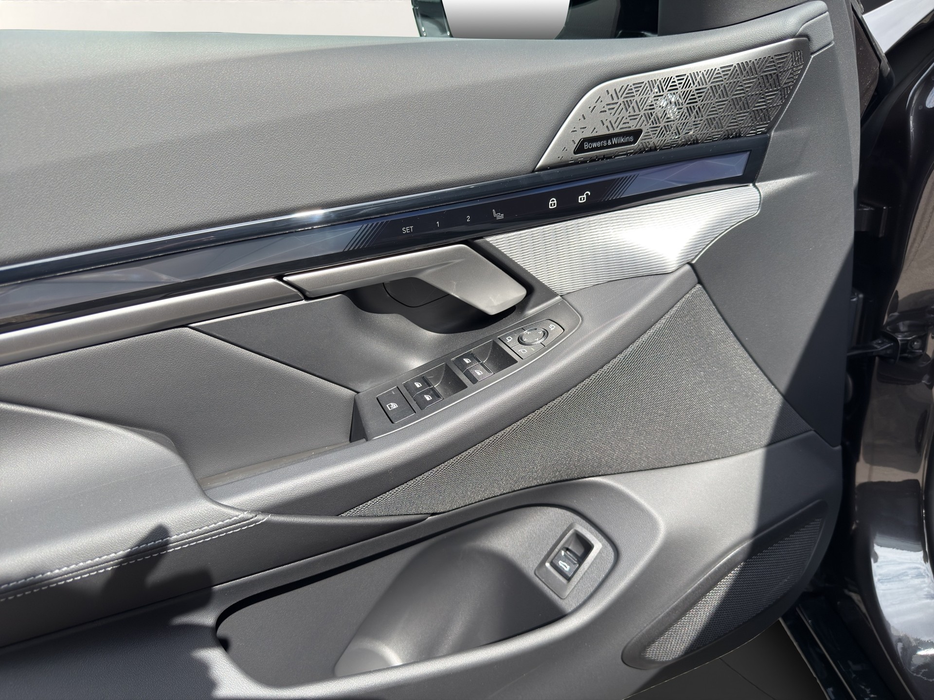 BMW i5 M60 xDrive M Sport Pro-image-16